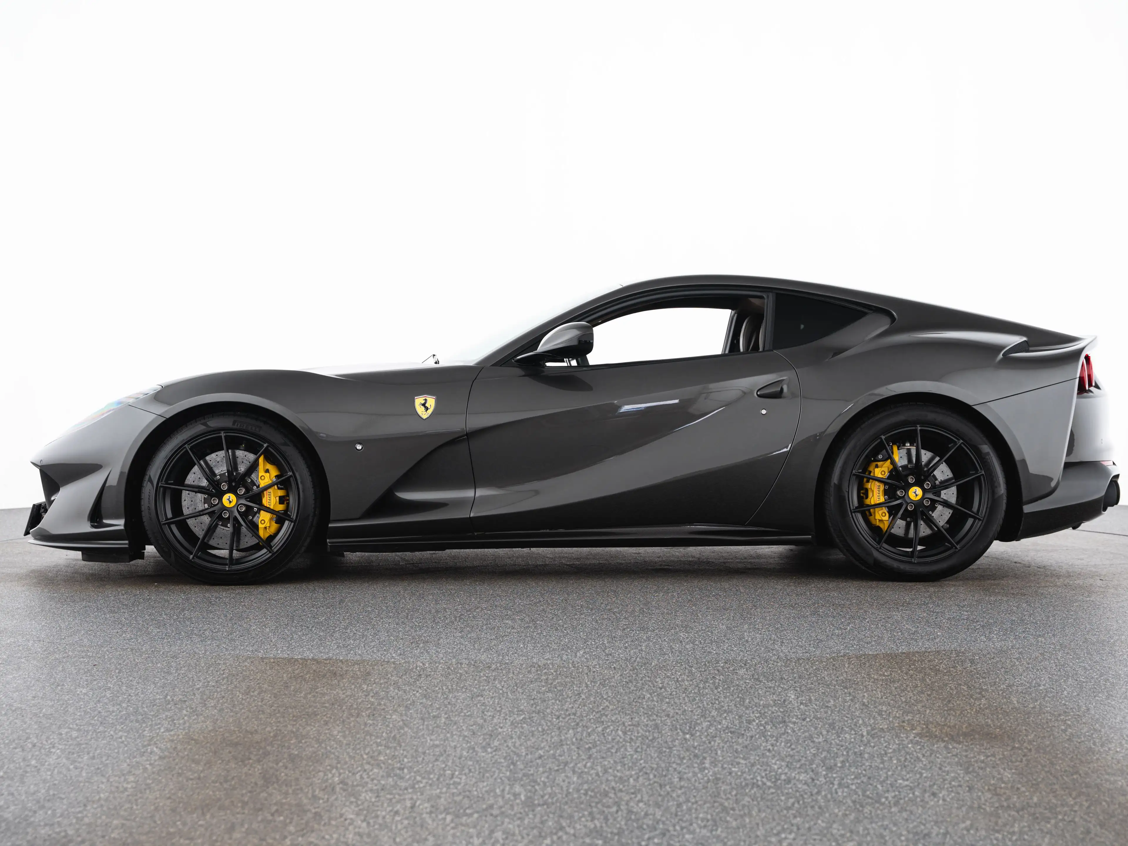 Ferrari 812 Superfast — photo 8