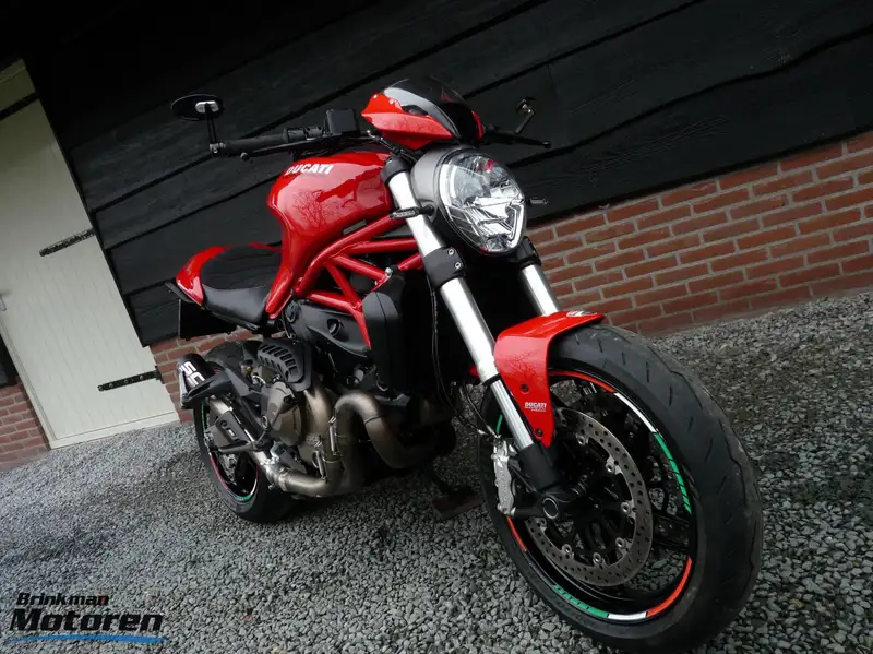 Ducati Monster 821 - foto 2