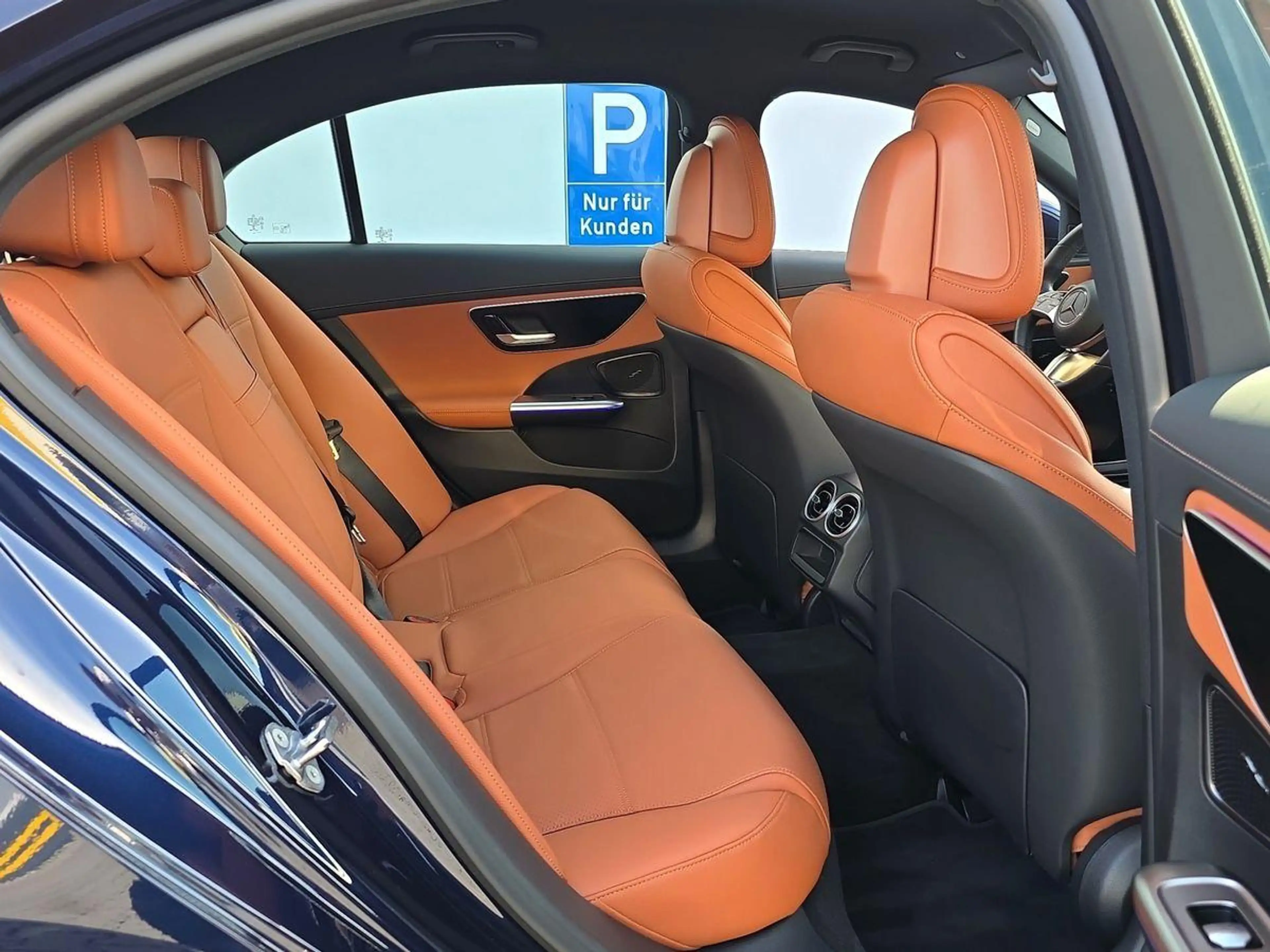 Mercedes-Benz C 300 e LEDER DISTRONIC AMBIENTE 360° NAVI — photo 12