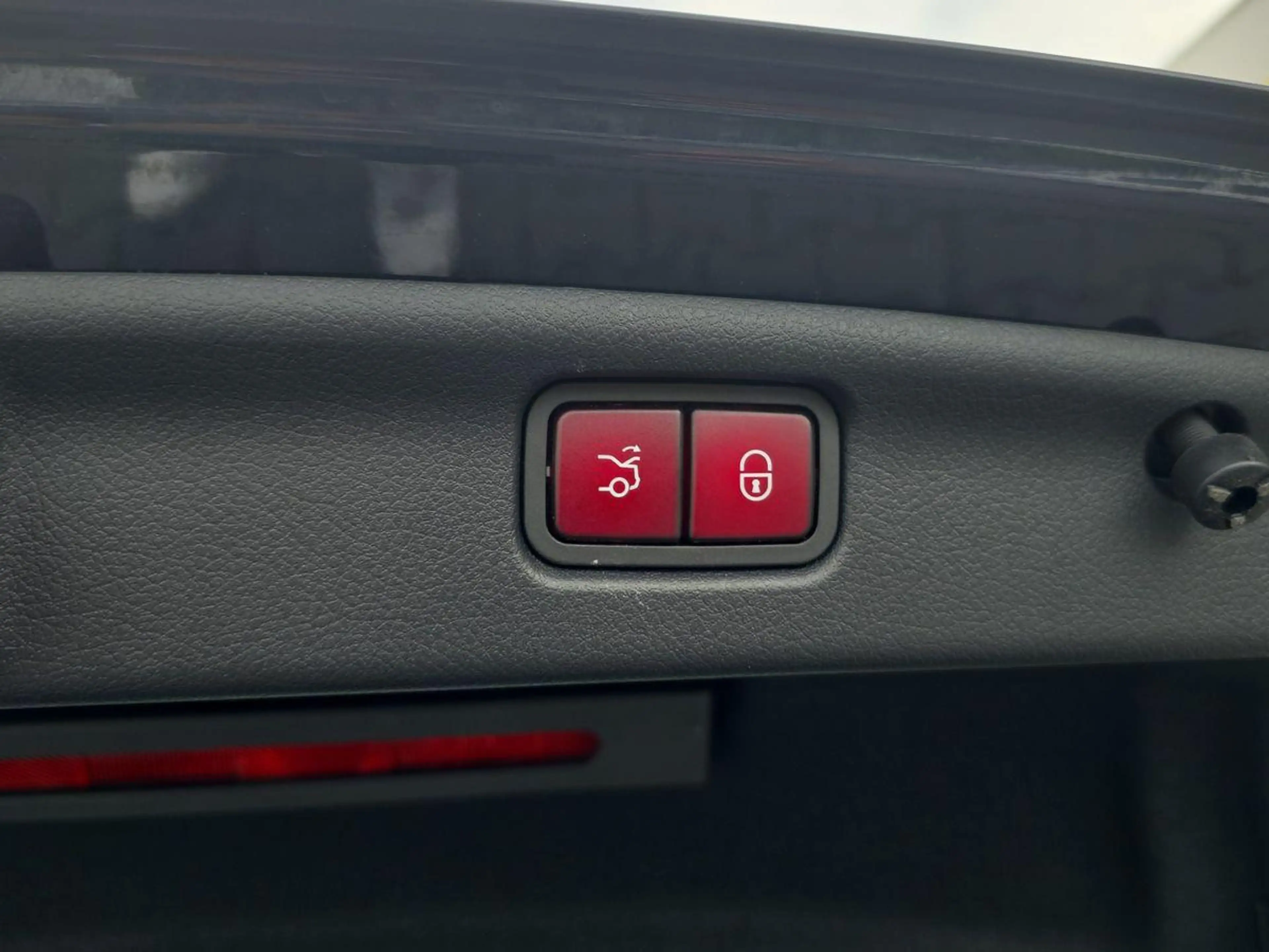 Mercedes-Benz C 300 e LEDER DISTRONIC AMBIENTE 360° NAVI — photo 8