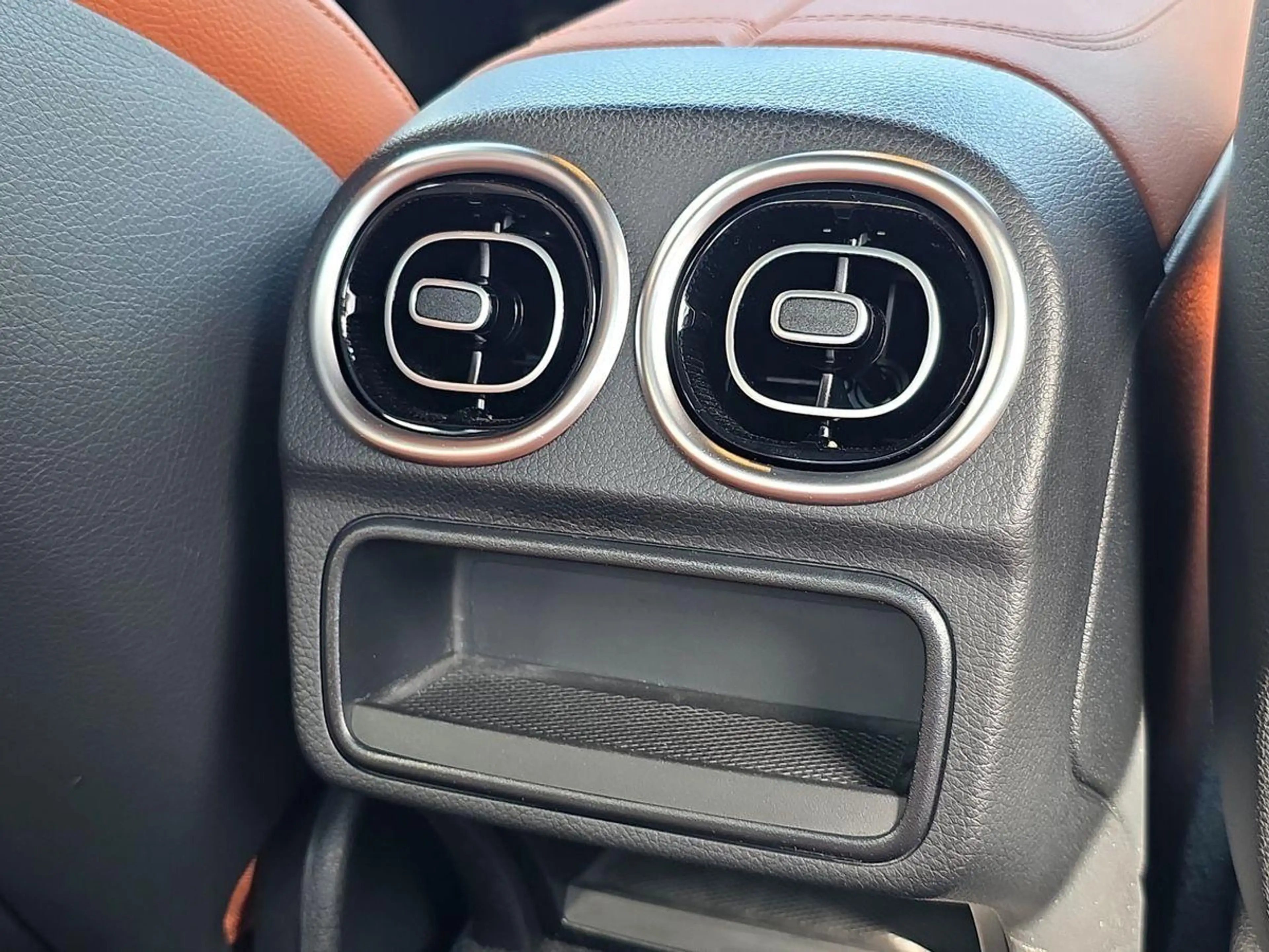 Mercedes-Benz C 300 e LEDER DISTRONIC AMBIENTE 360° NAVI — photo 13