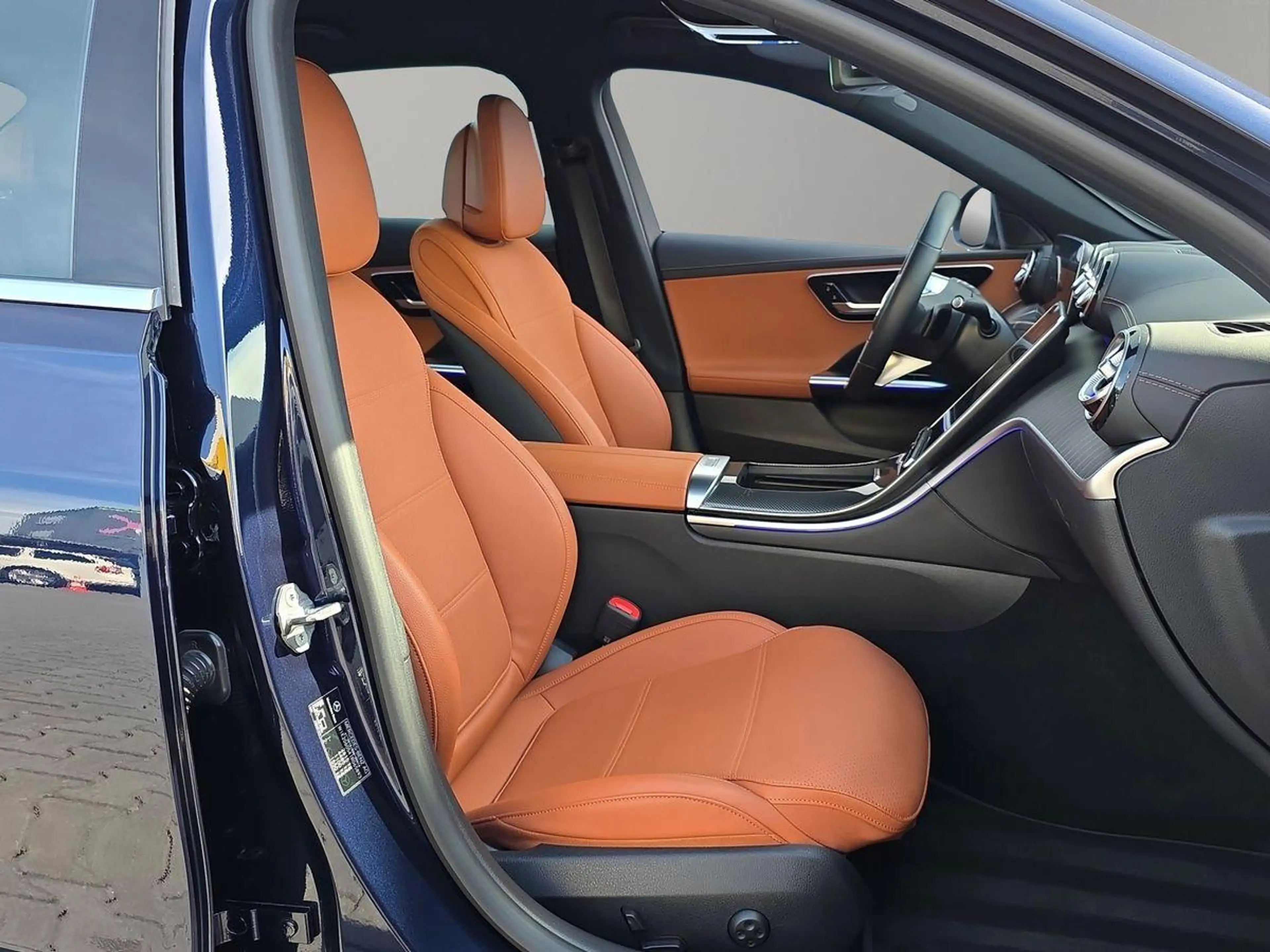 Mercedes-Benz C 300 e LEDER DISTRONIC AMBIENTE 360° NAVI — photo 10