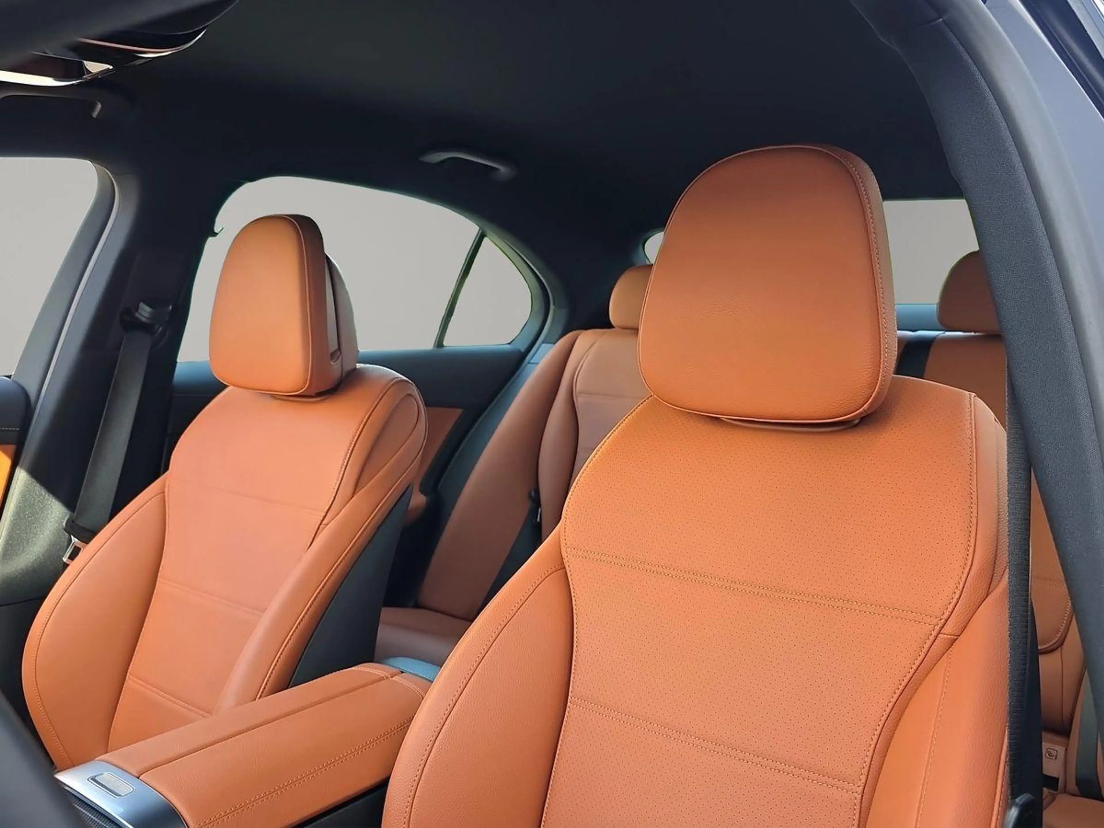 Mercedes-Benz C 300 e LEDER DISTRONIC AMBIENTE 360° NAVI — photo 9