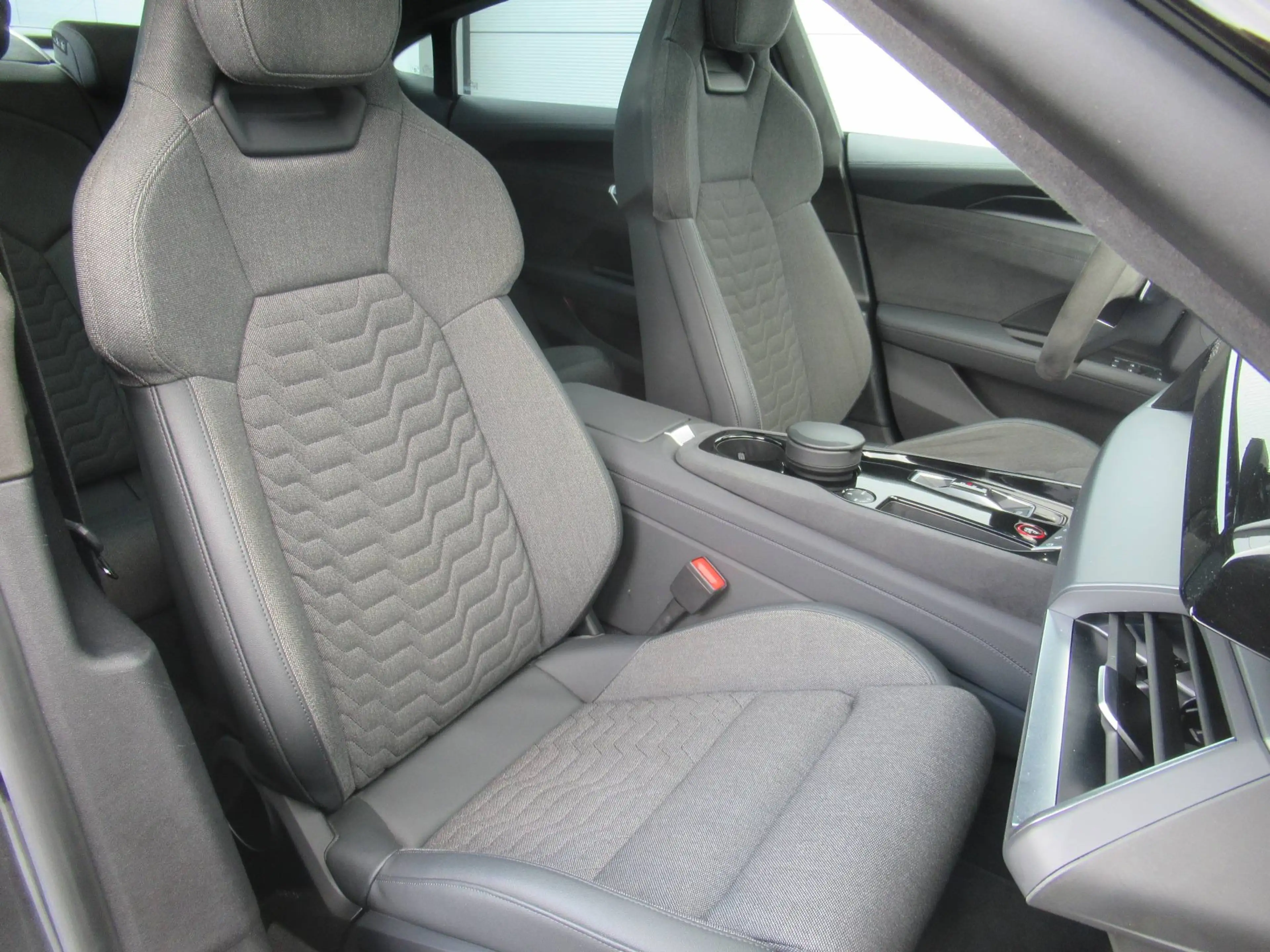 Audi e-tron GT 93kWh /€32.975 netto / Pano / Keyless / Comfort / ACC / ... — photo 9