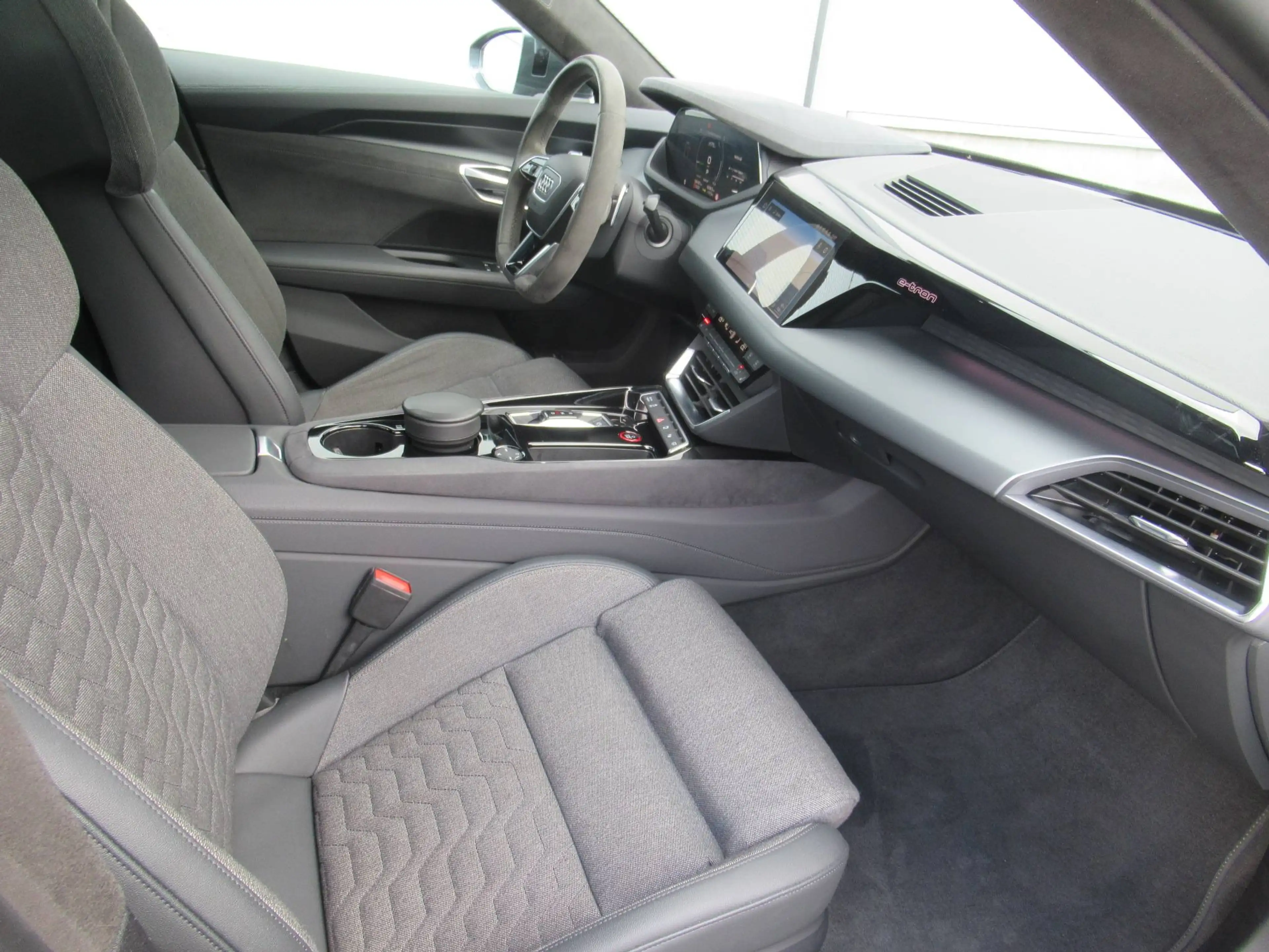 Audi e-tron GT 93kWh /€32.975 netto / Pano / Keyless / Comfort / ACC / ... — photo 8