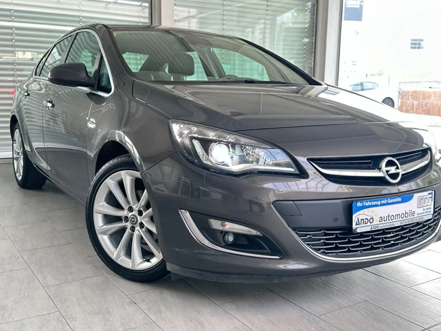 Opel Astra J Lim. 4-trg. Innovation ecoFlex Xenon Grau - 2
