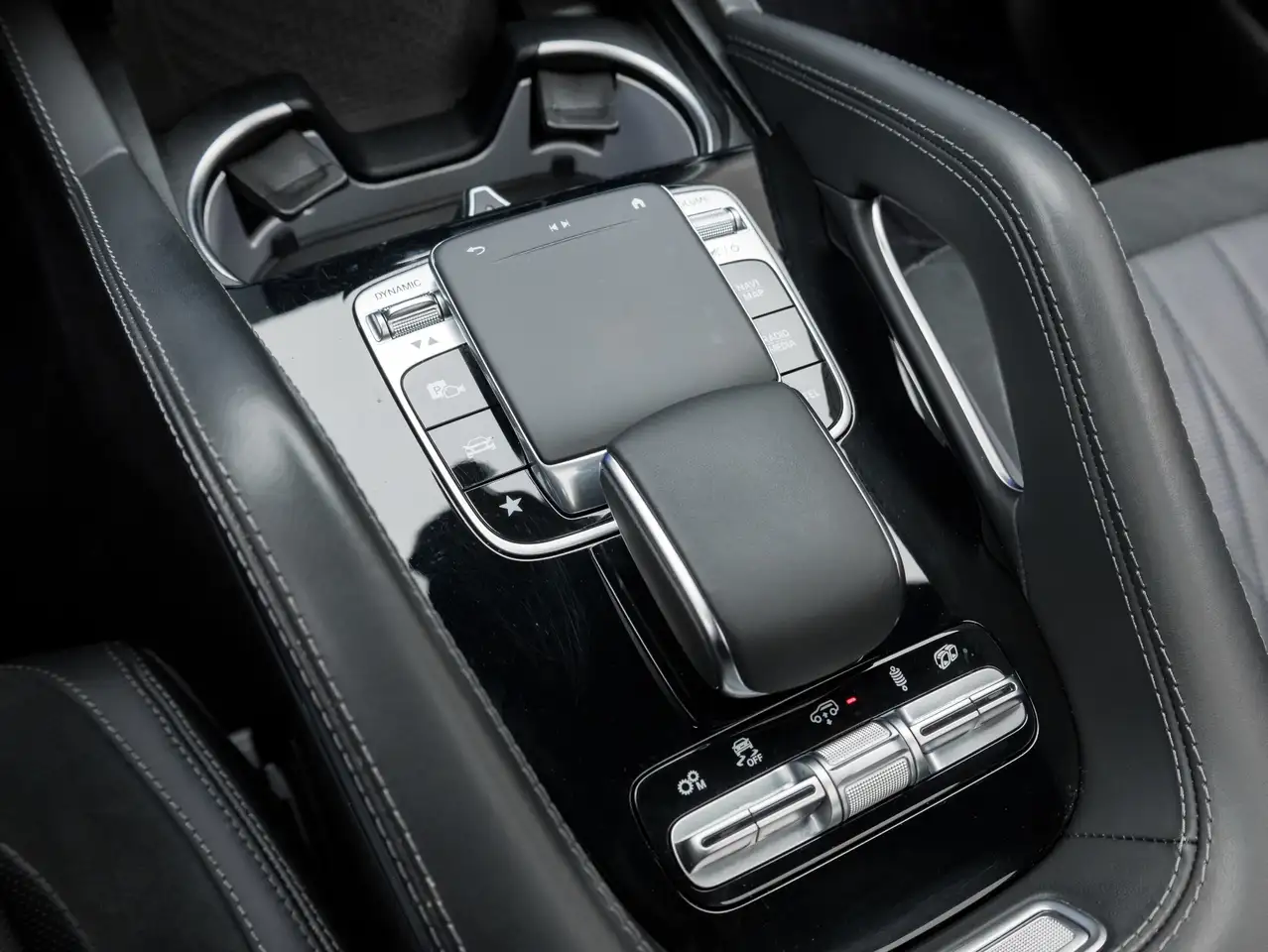 Mercedes-Benz GLE снимка Mercedes-Benz GLE