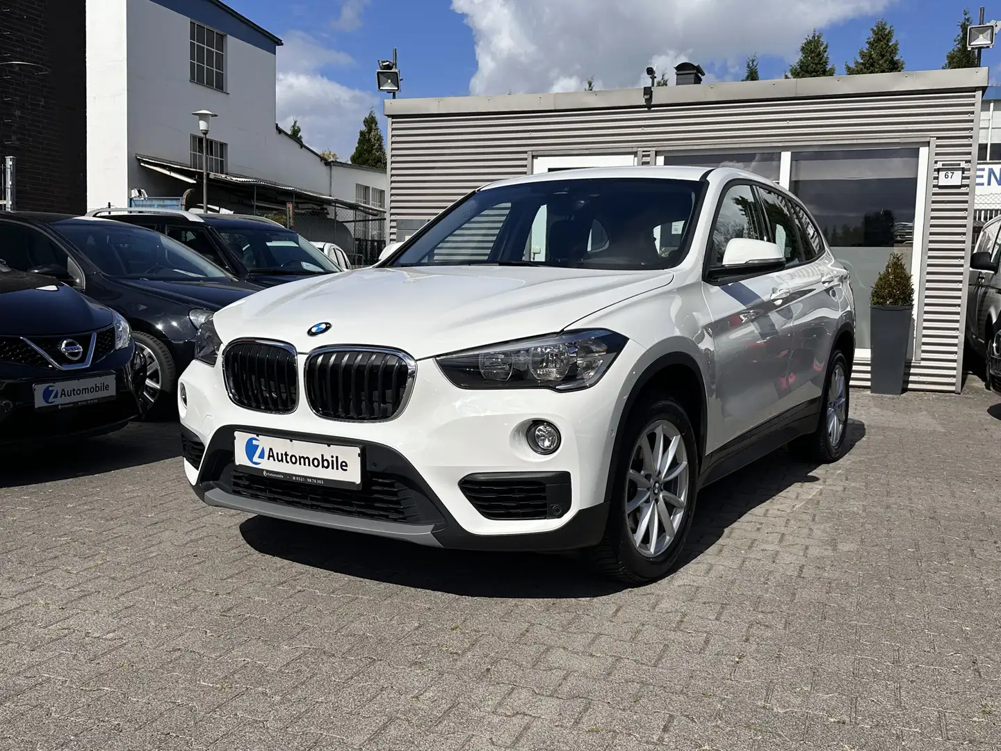 BMW X1 sDrive 18 d Advantage AHK*Navi*PDC Weiß - 2