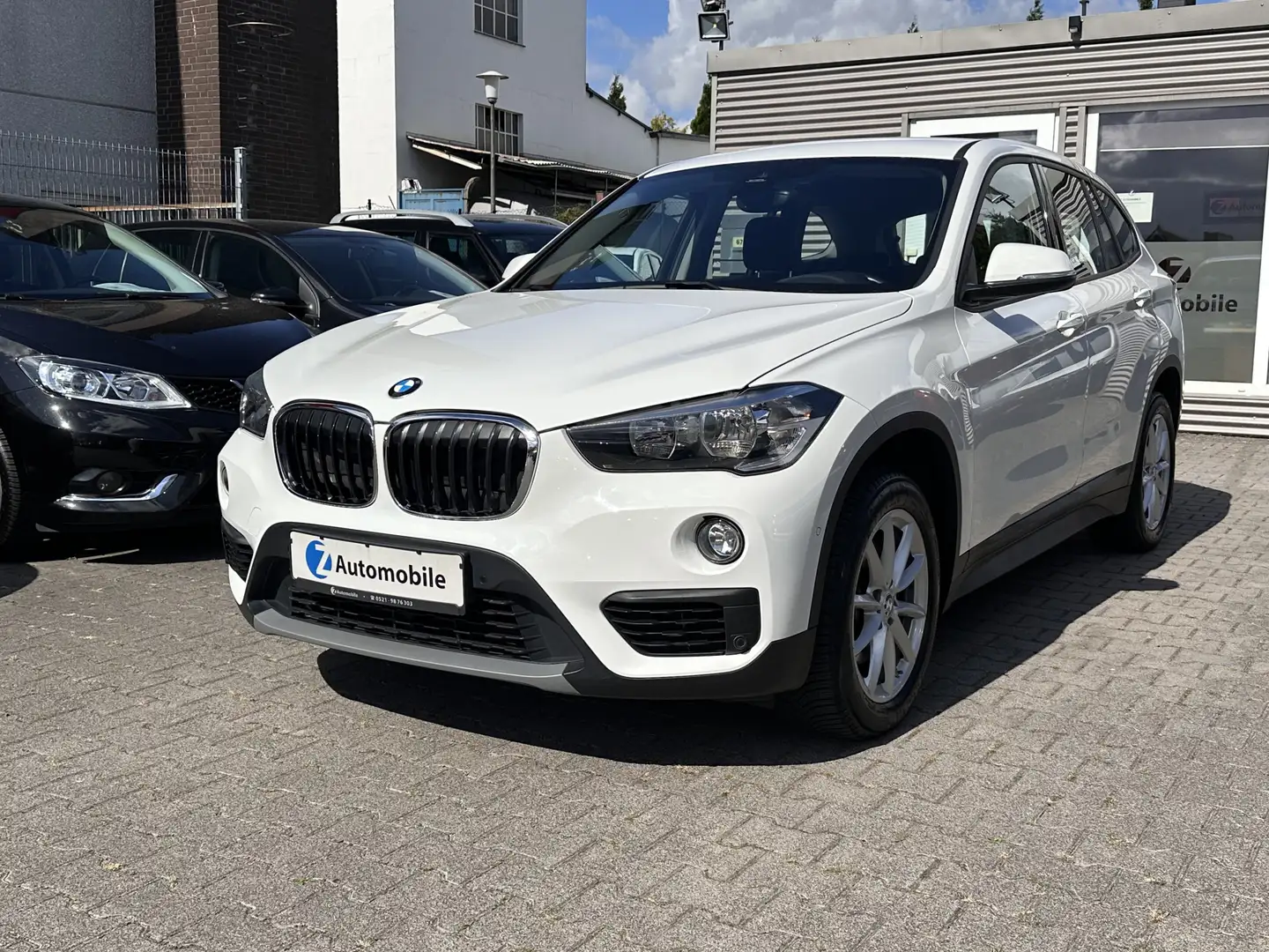 BMW X1 sDrive 18 d Advantage AHK*Navi*PDC Weiß - 1