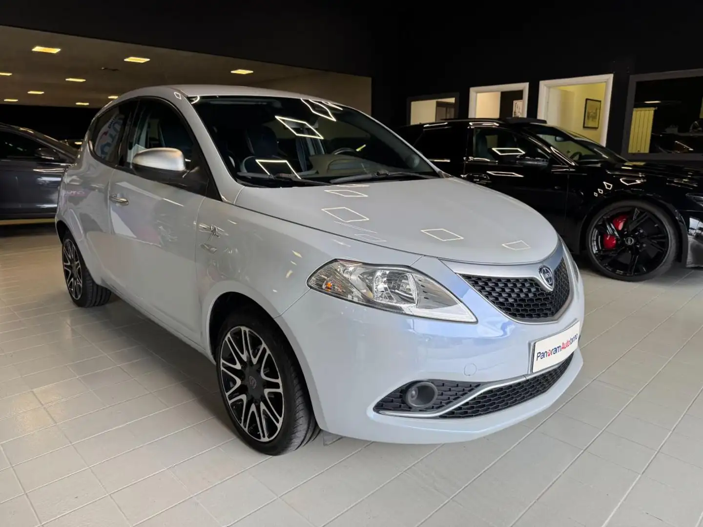 Lancia Ypsilon 1.3 MJT 16V 95 CV 5 porte S&S Mya Grijs - 1