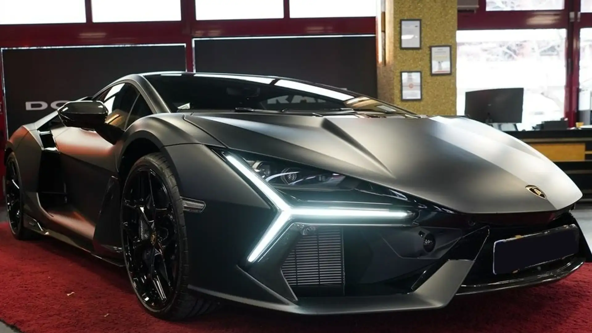 Lamborghini Revuelto Negru - 2