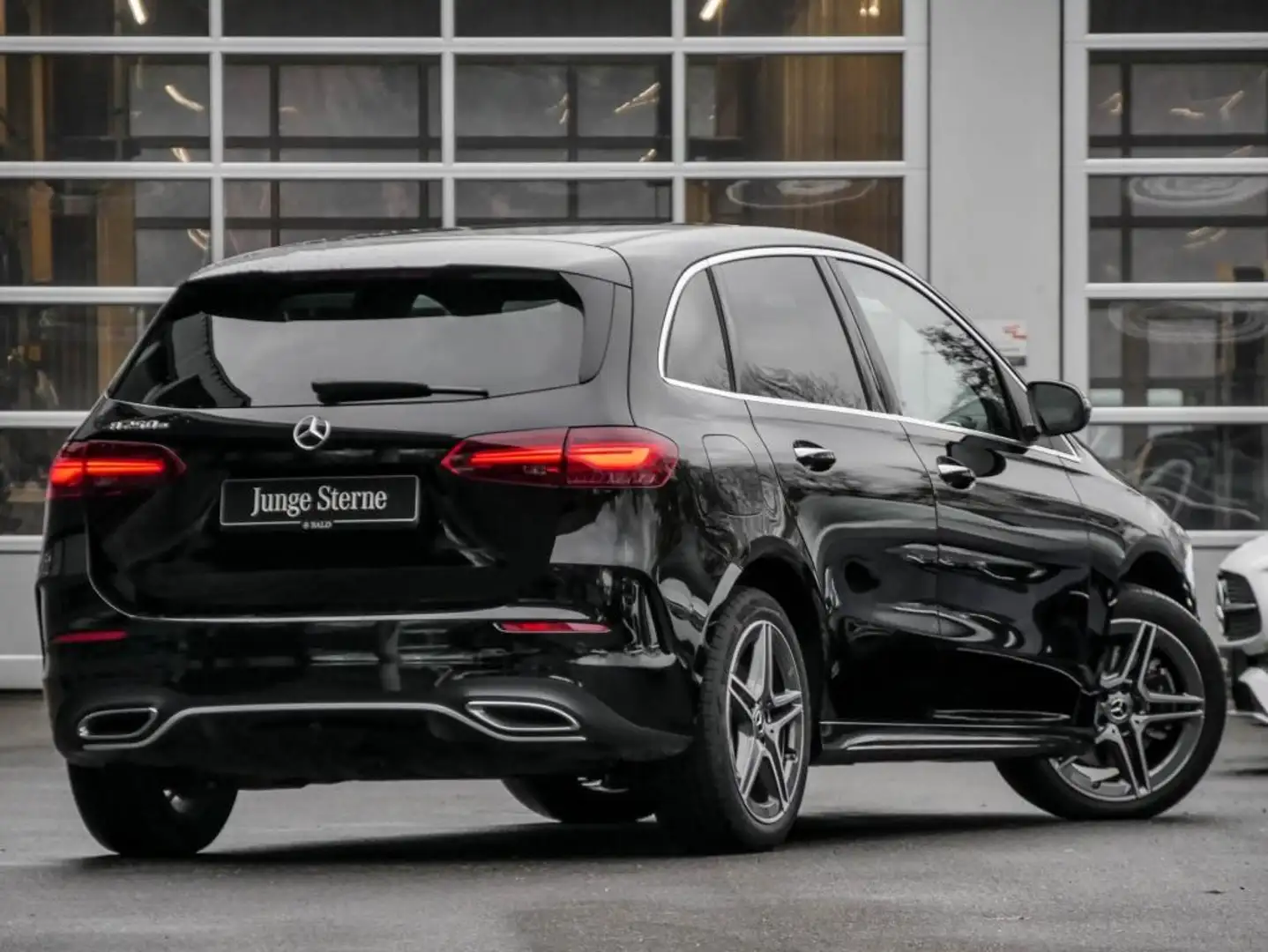 Mercedes-Benz B 250 e AMG-Sport/LED/Kamera/Keyl/EasyP/Shz/18" Schwarz - 2