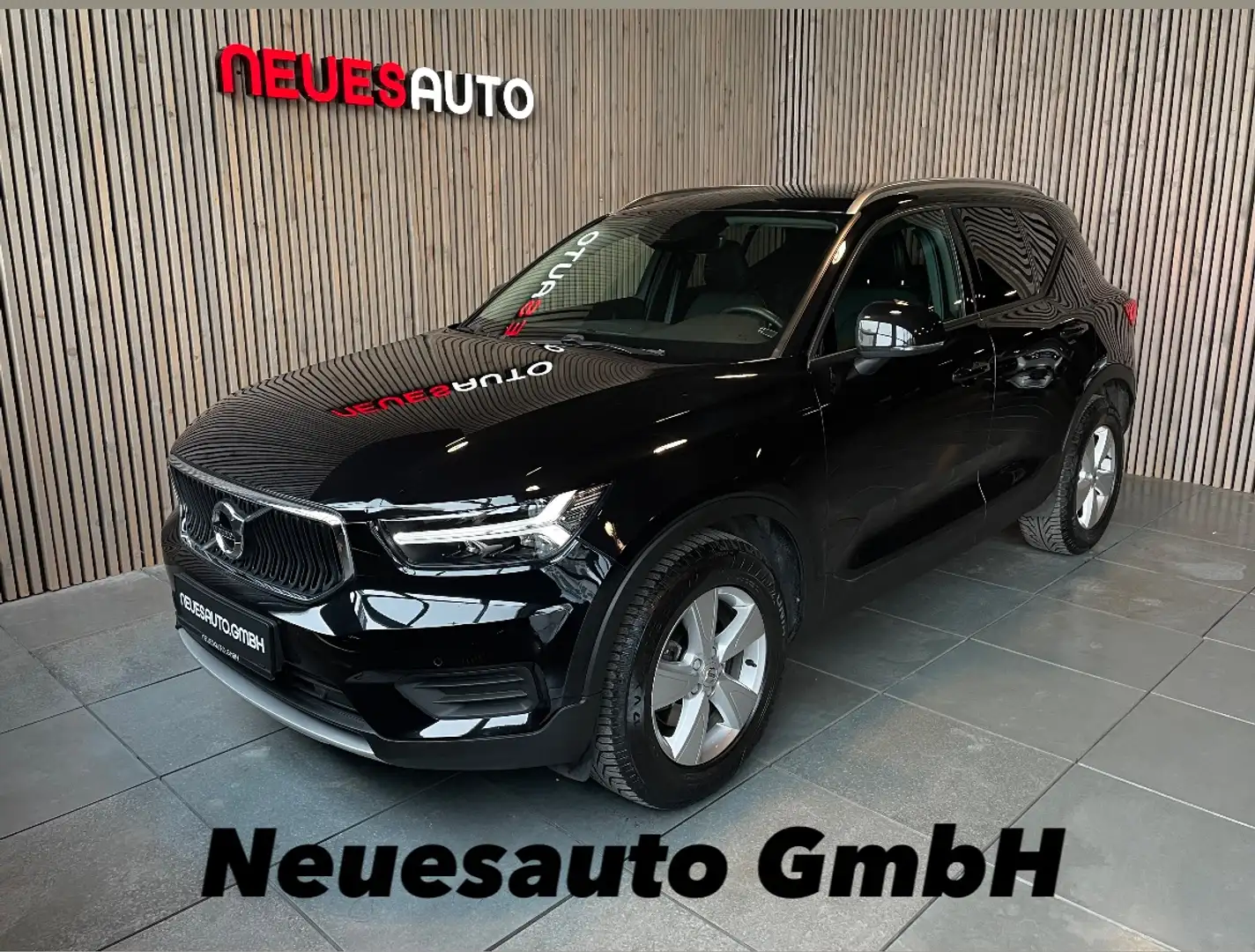 Volvo XC40 Momentum AWD*Pano*Servicegepfl.*1.Besitz*LED*Navi* Schwarz - 1
