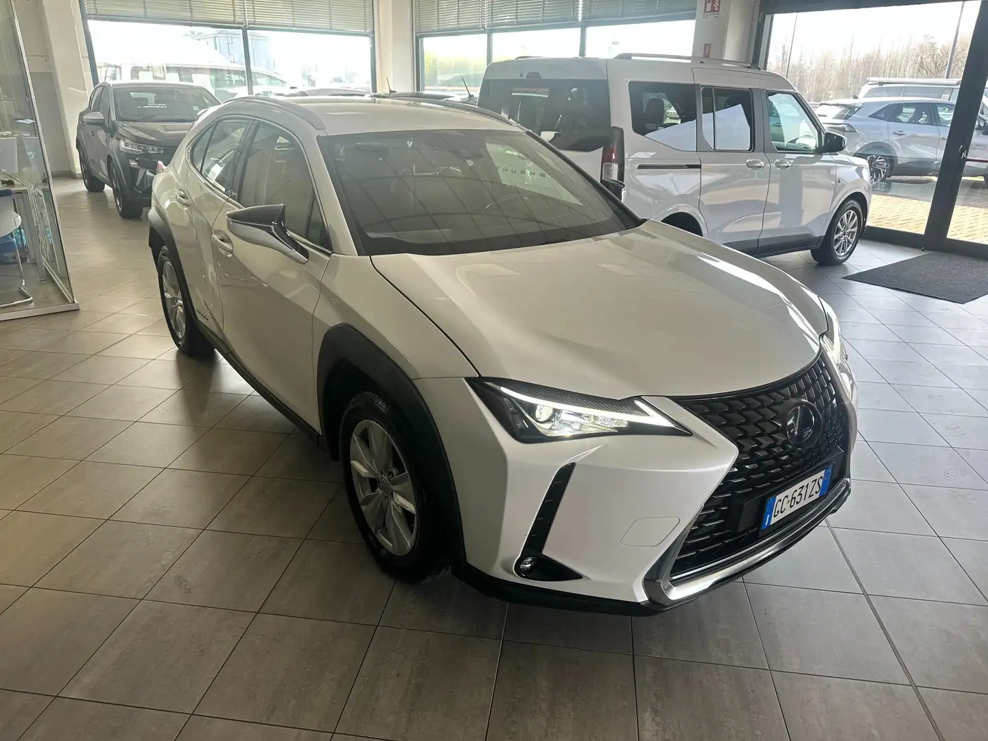 Lexus UX 200 250h 2.0 Business 2wd cvt Weiß - 1