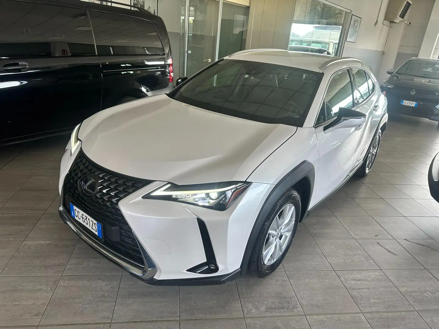 Lexus UX 200 250h 2.0 Business 2wd cvt Weiß - 2