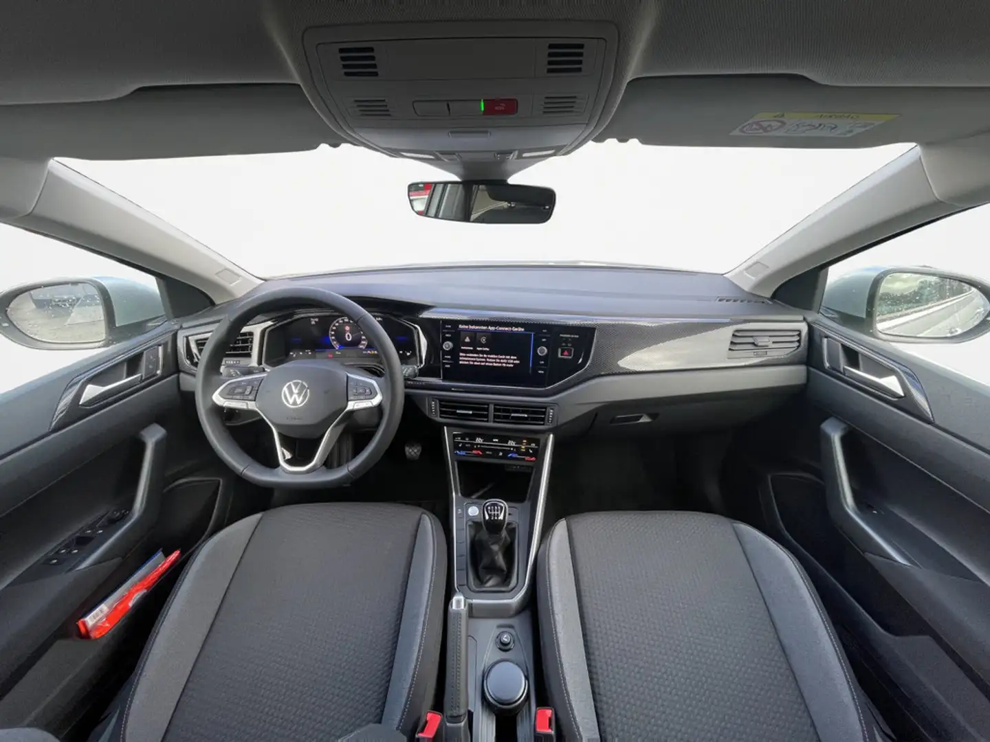 Volkswagen Taigo 1.0 TSI Life MATRIX+APP+L&S+CLIMAT+SHZ+KAM Silber - 2