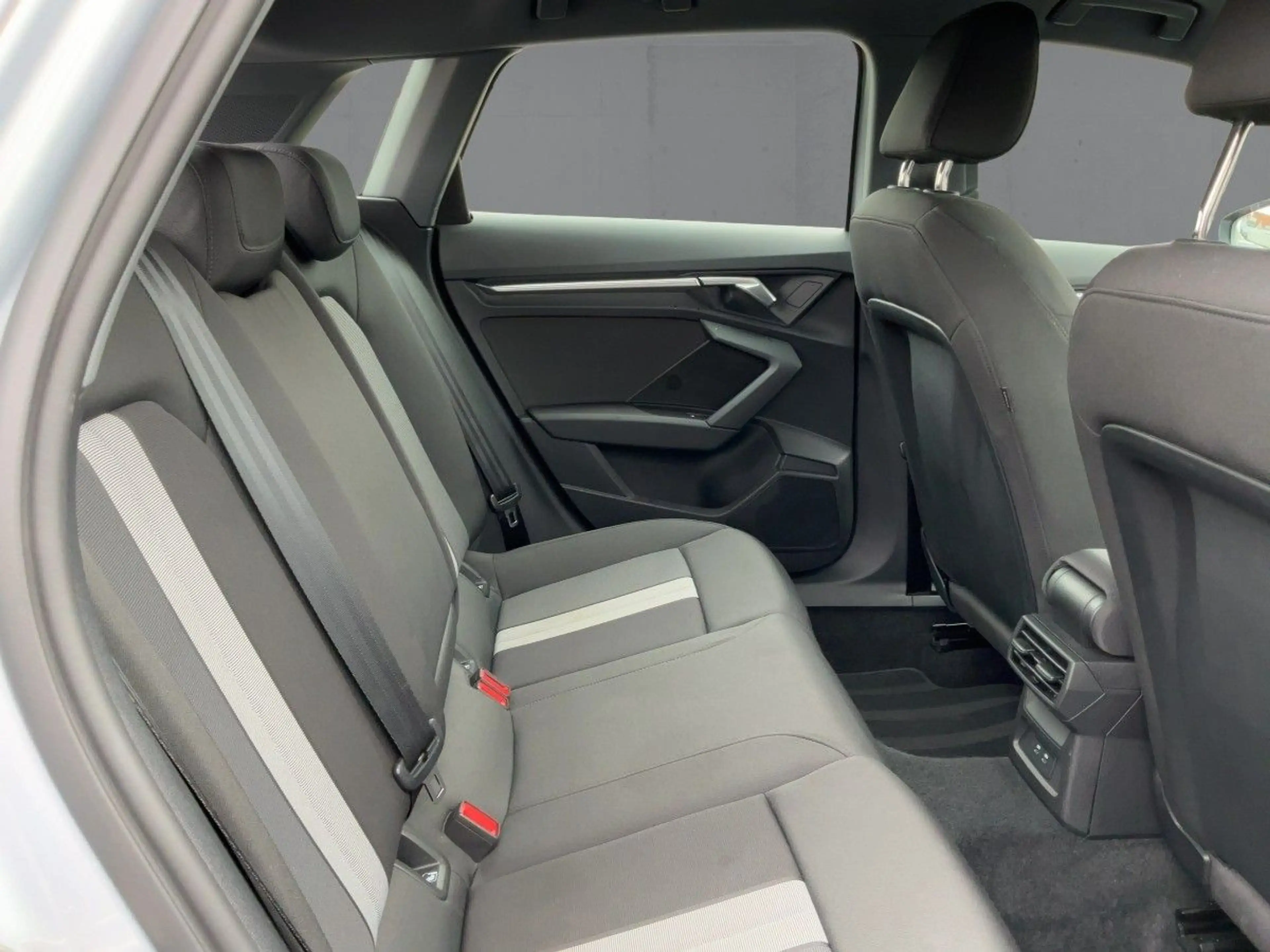 Audi A3 35 TDI S-TR ADVANCED LED+GRA+AHK+17 — photo 13