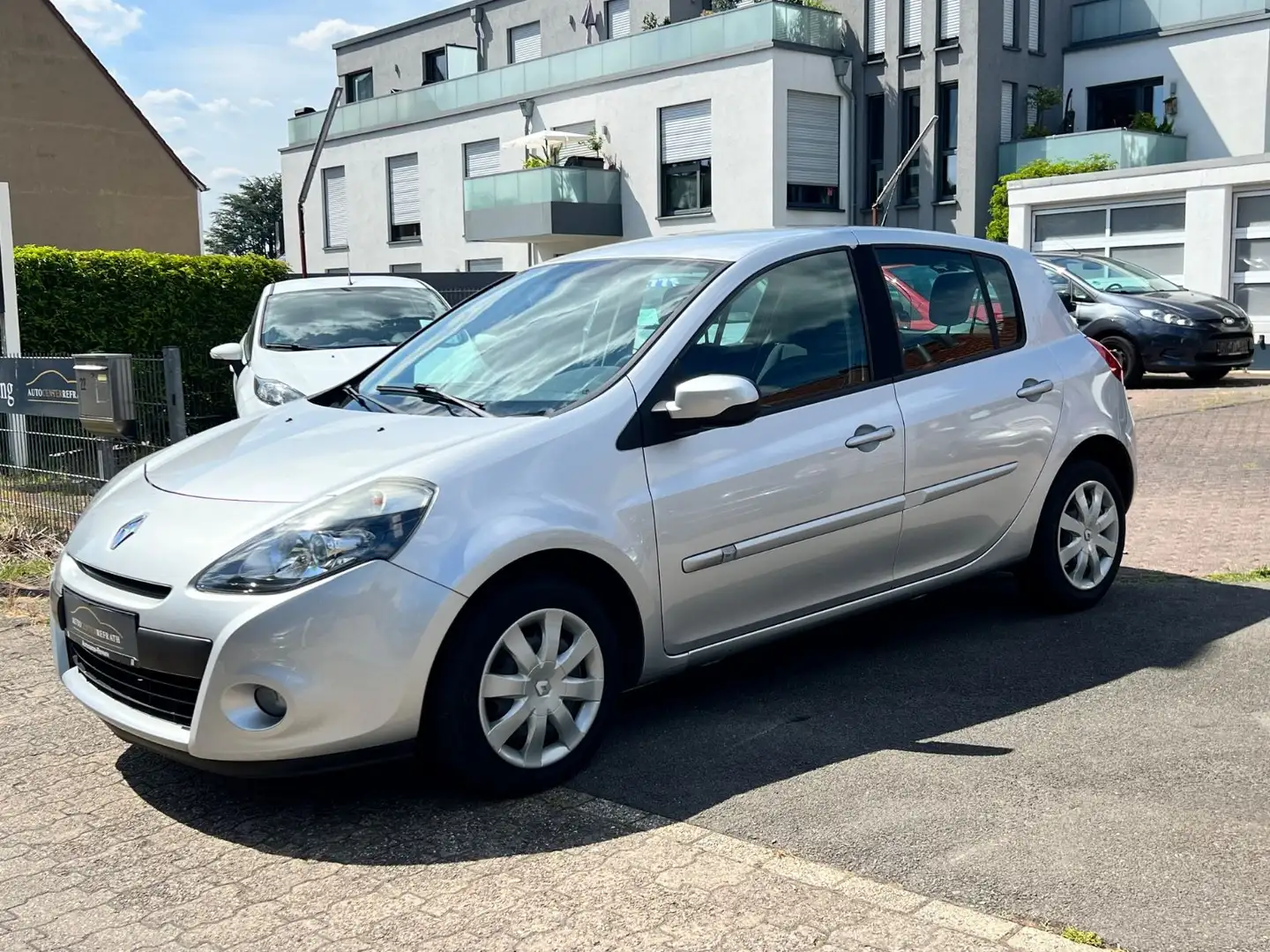 Renault Clio III Dynamique / Automatik / 5 Tür / Klima / Gris - 1