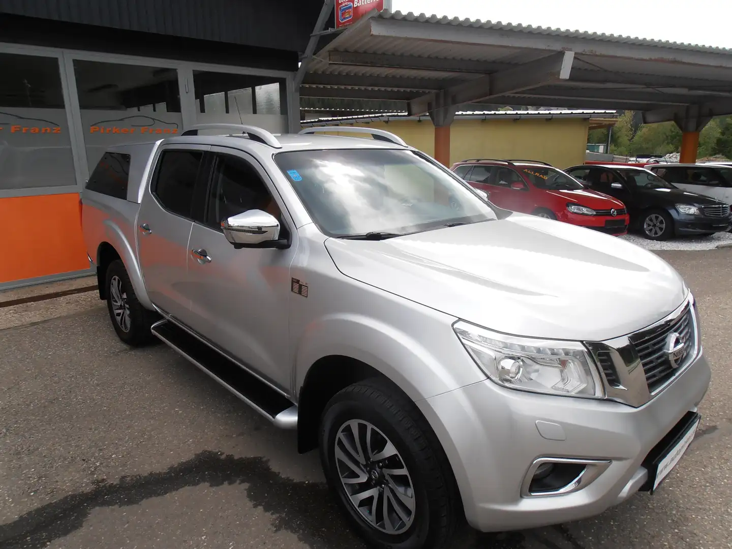 Nissan NP300 N-Connecta Double Cab 4x4 siva - 2