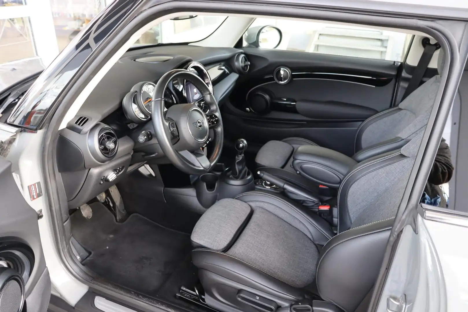 MINI Cooper S LED / Carplay / connected Navigation Grau - 2