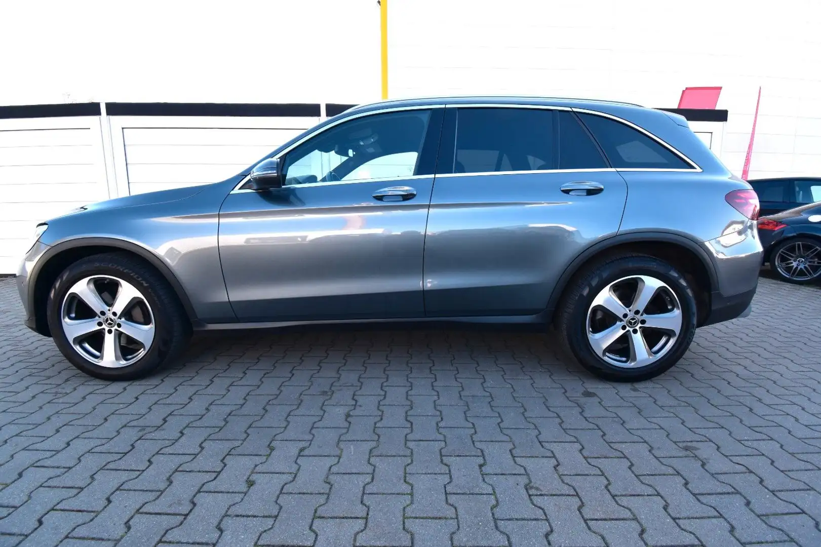 Mercedes-Benz GLC 250 4MATIC 9G-Tronic LED AMG Leder MBUX RFK Grey - 2