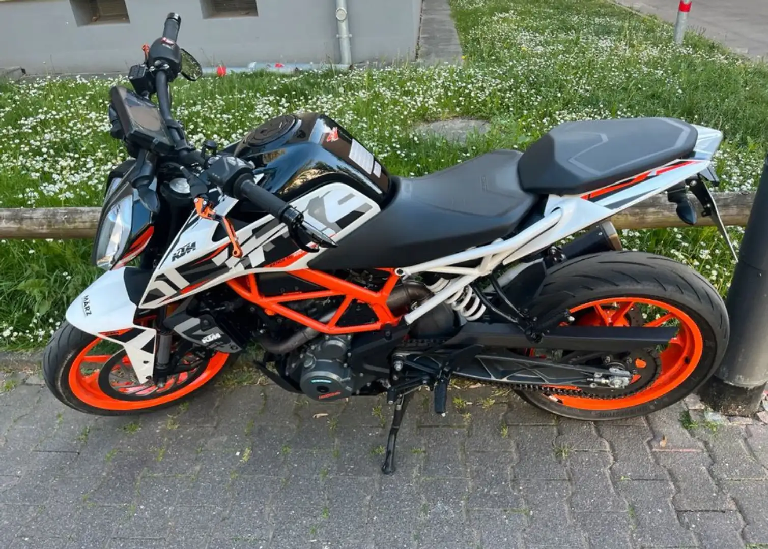 KTM 390 Duke - 1