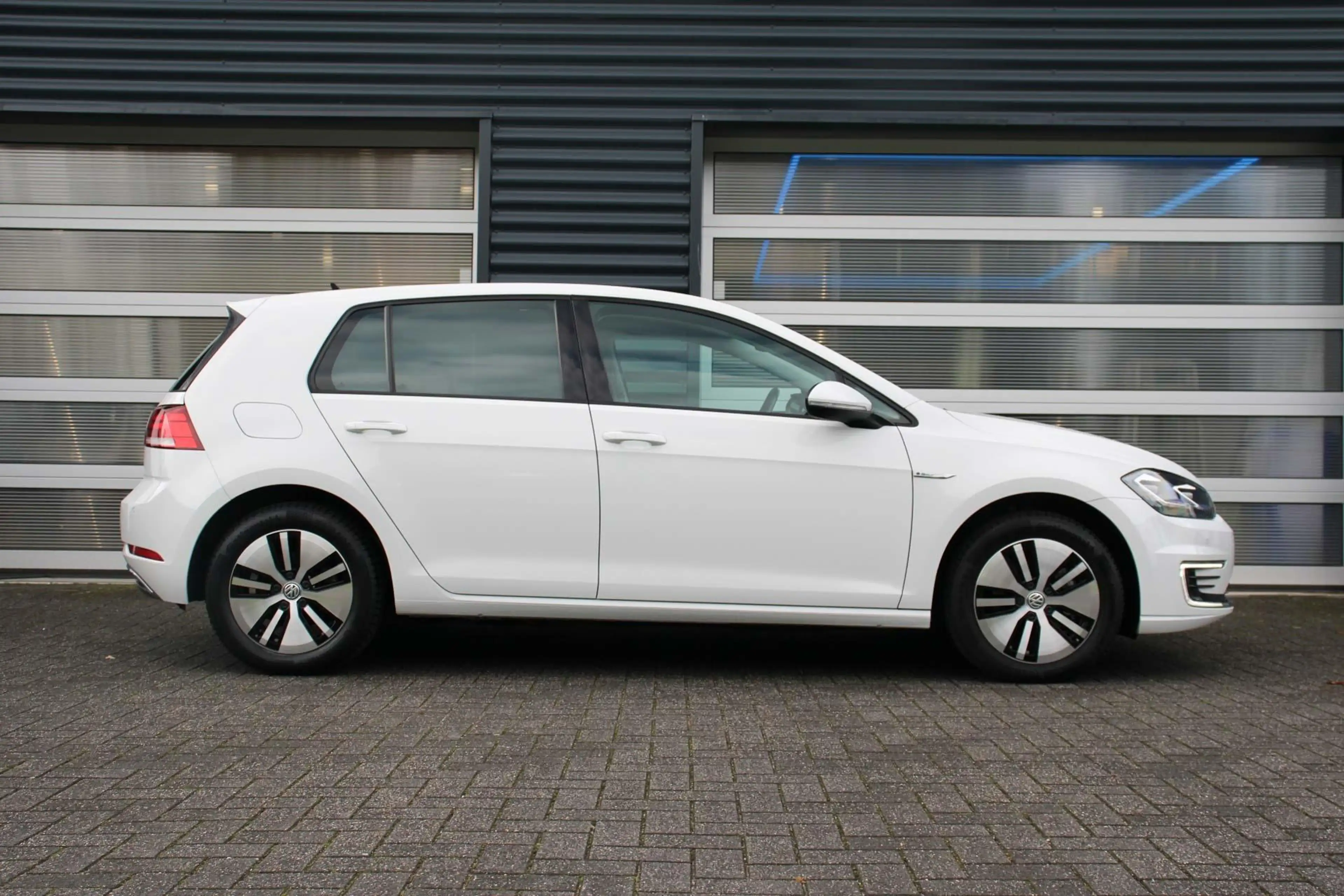 Volkswagen e-Golf 136pk E-DITION 2020 | Keyless | Navigatie | Camera — photo 11