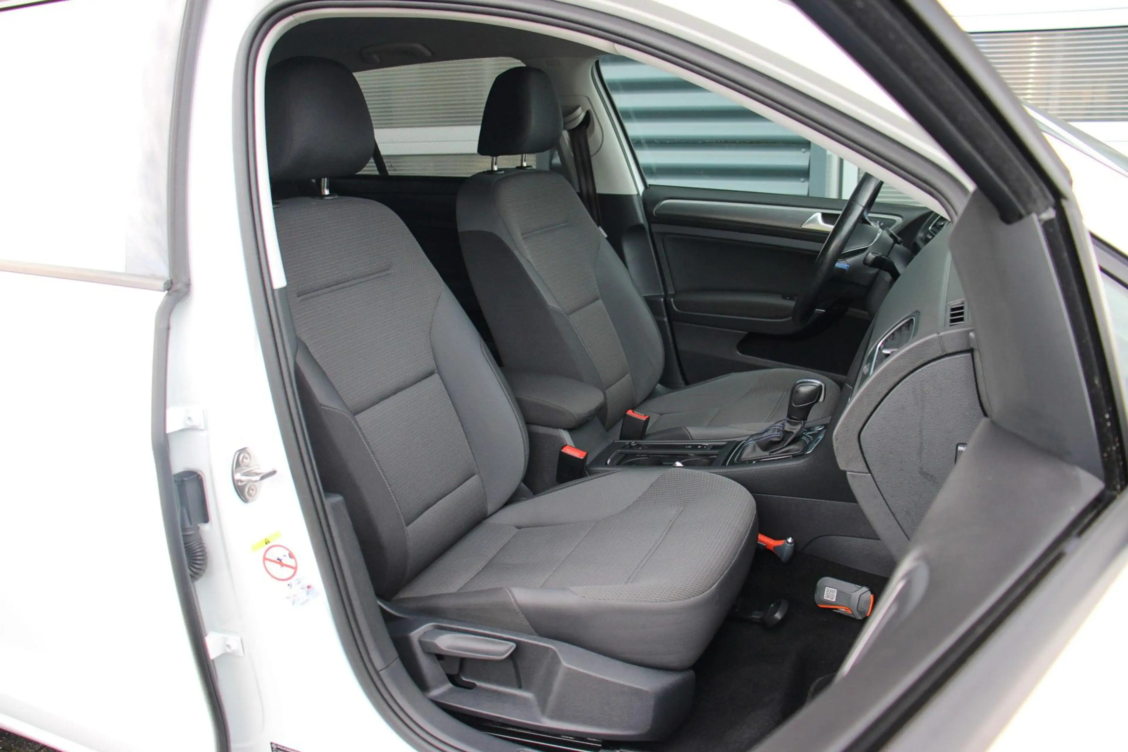 Volkswagen e-Golf 136pk E-DITION 2020 | Keyless | Navigatie | Camera — photo 13