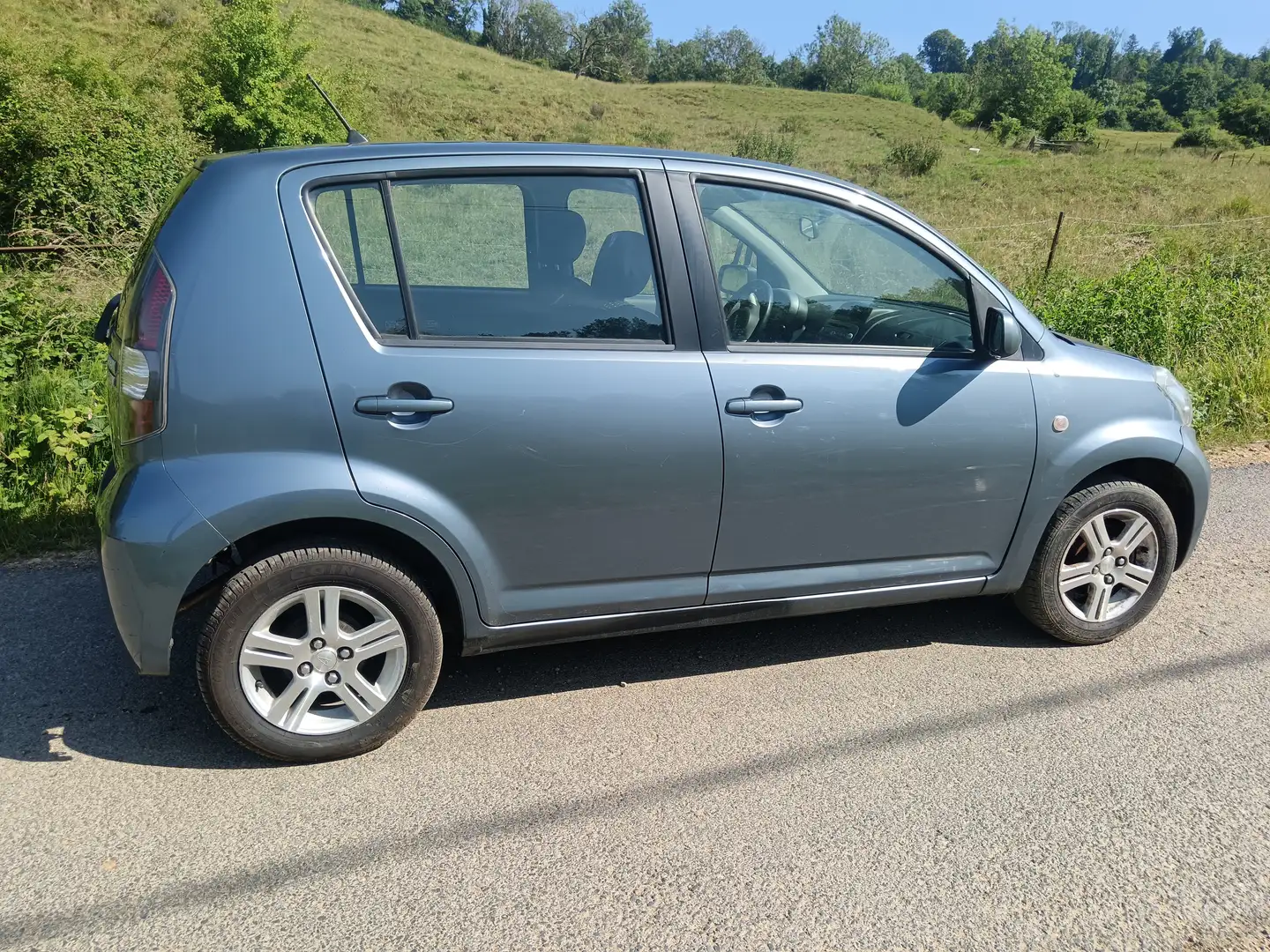 Daihatsu Sirion Sirion 1.3 VVT X Gris - 2
