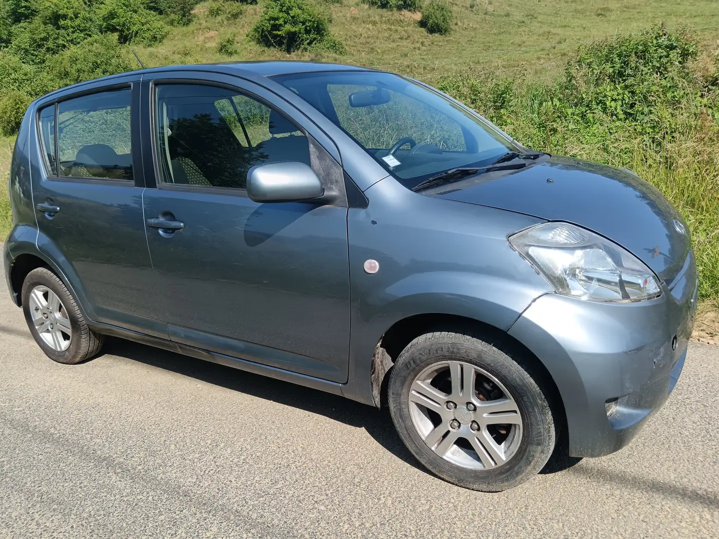Daihatsu Sirion Sirion 1.3 VVT X Gris - 1
