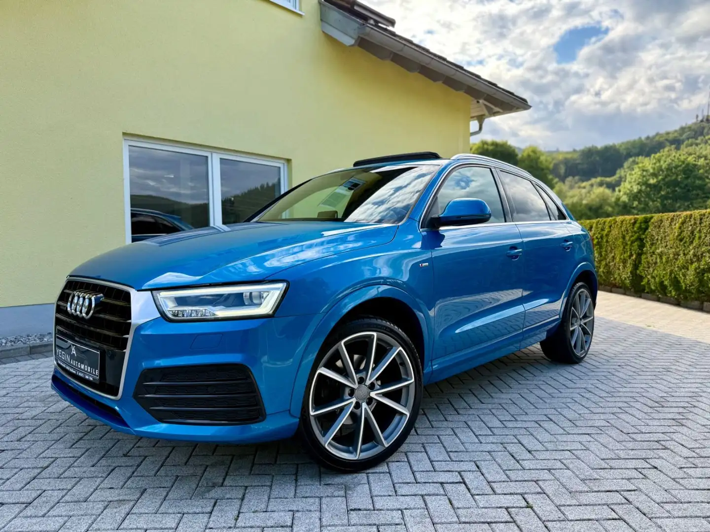 Audi Q3 2.0 TDI quattro S-Line-Bose-LED-Pano-AHK Blau - 2
