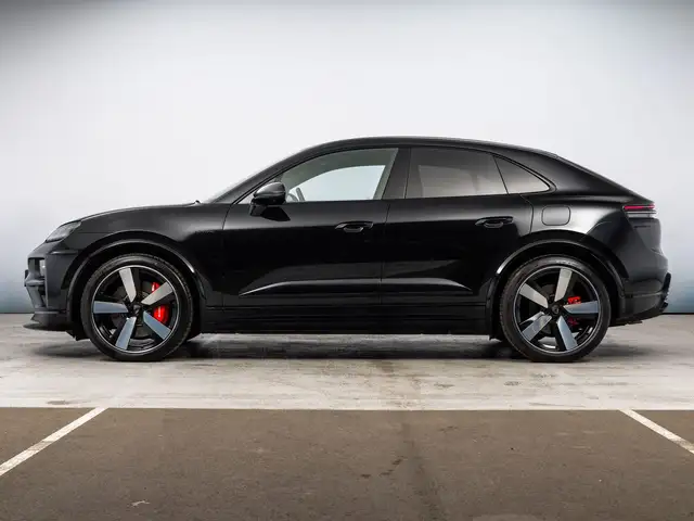 Porsche Macan view 2