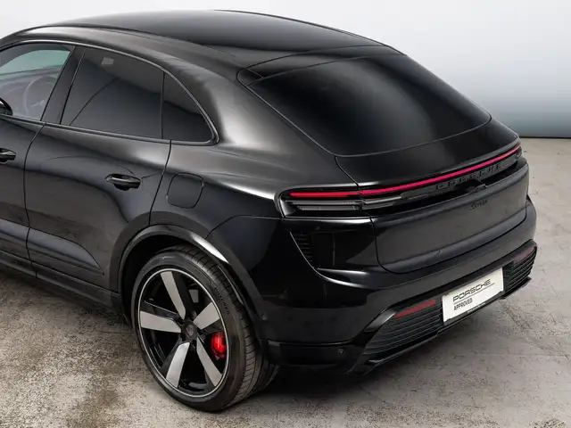 Porsche Macan view 11