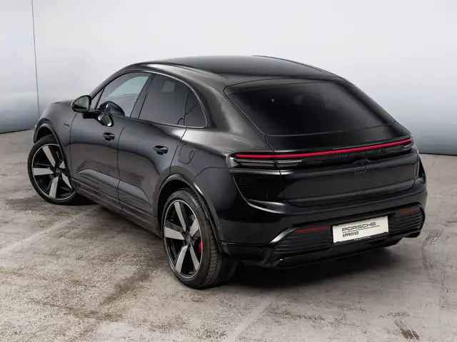 Porsche Macan view 4