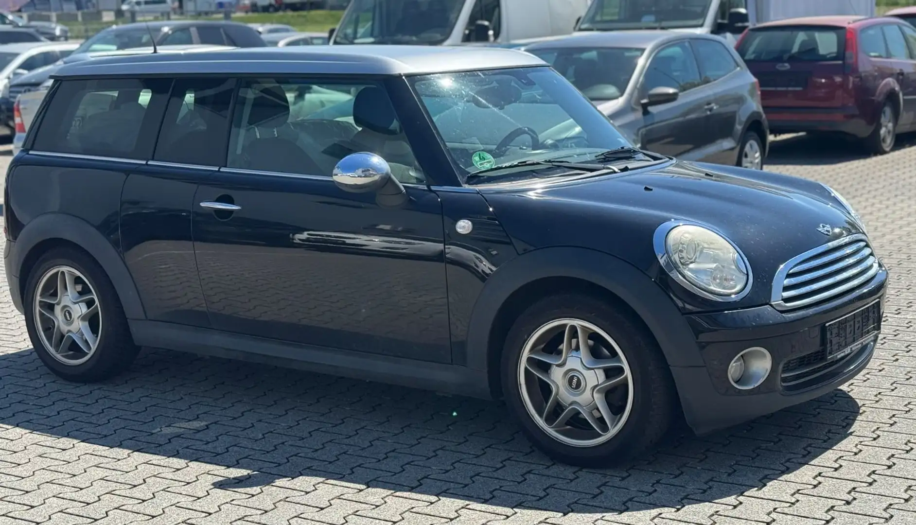 MINI Cooper Clubman 1.6 Benzin Černá - 2