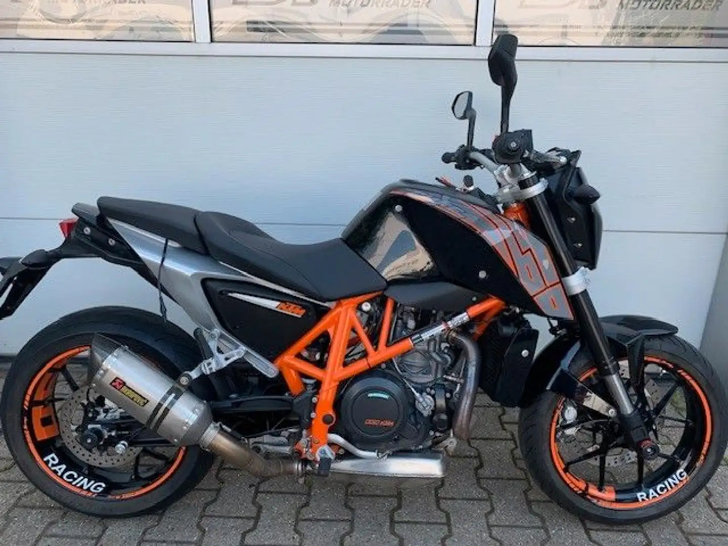 KTM Duke690-Akrap. Oranje - 1