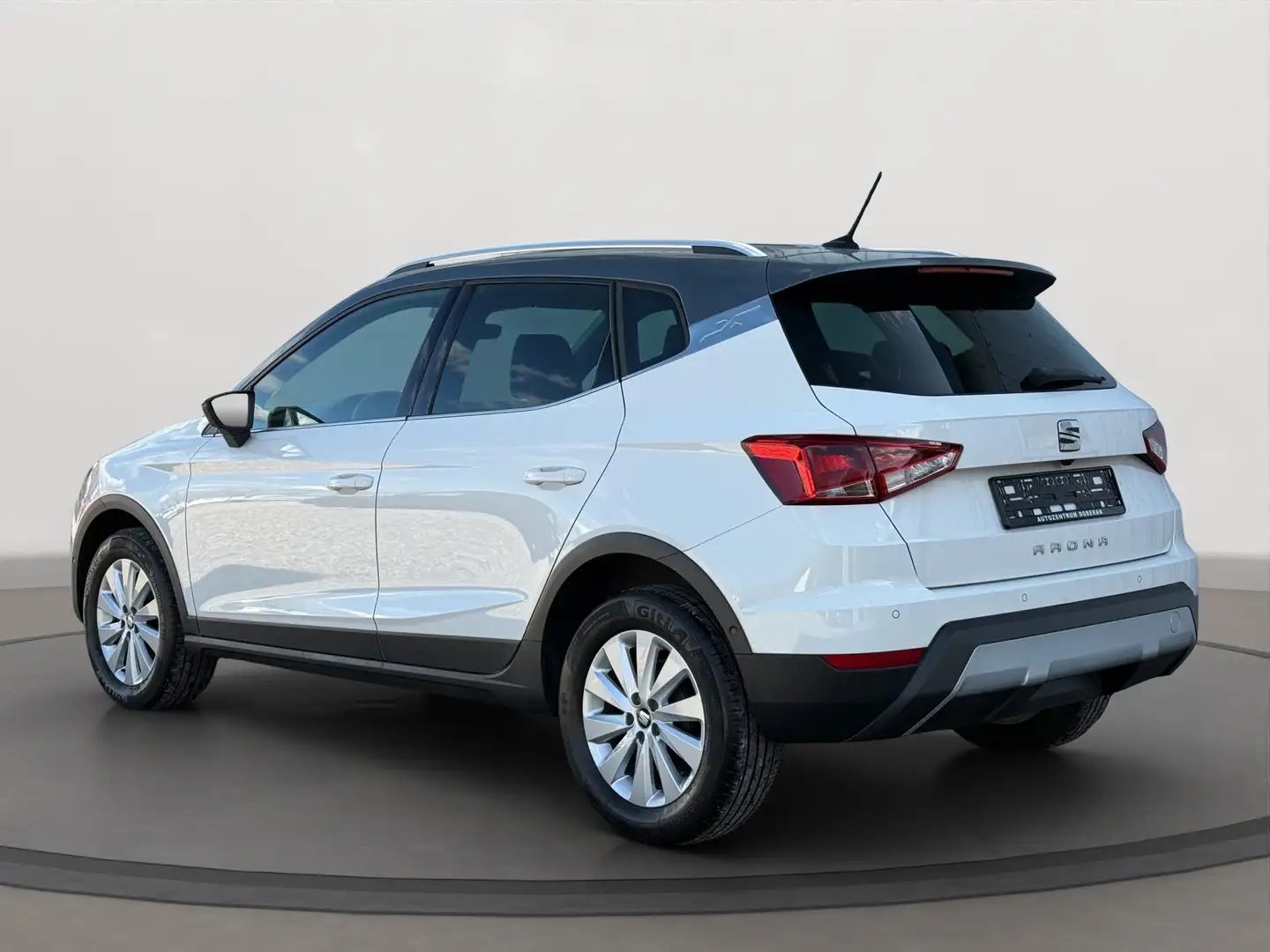 SEAT Arona Xcellence LED Keyless Go R-Kamera Totwinkel Navi Weiß - 2