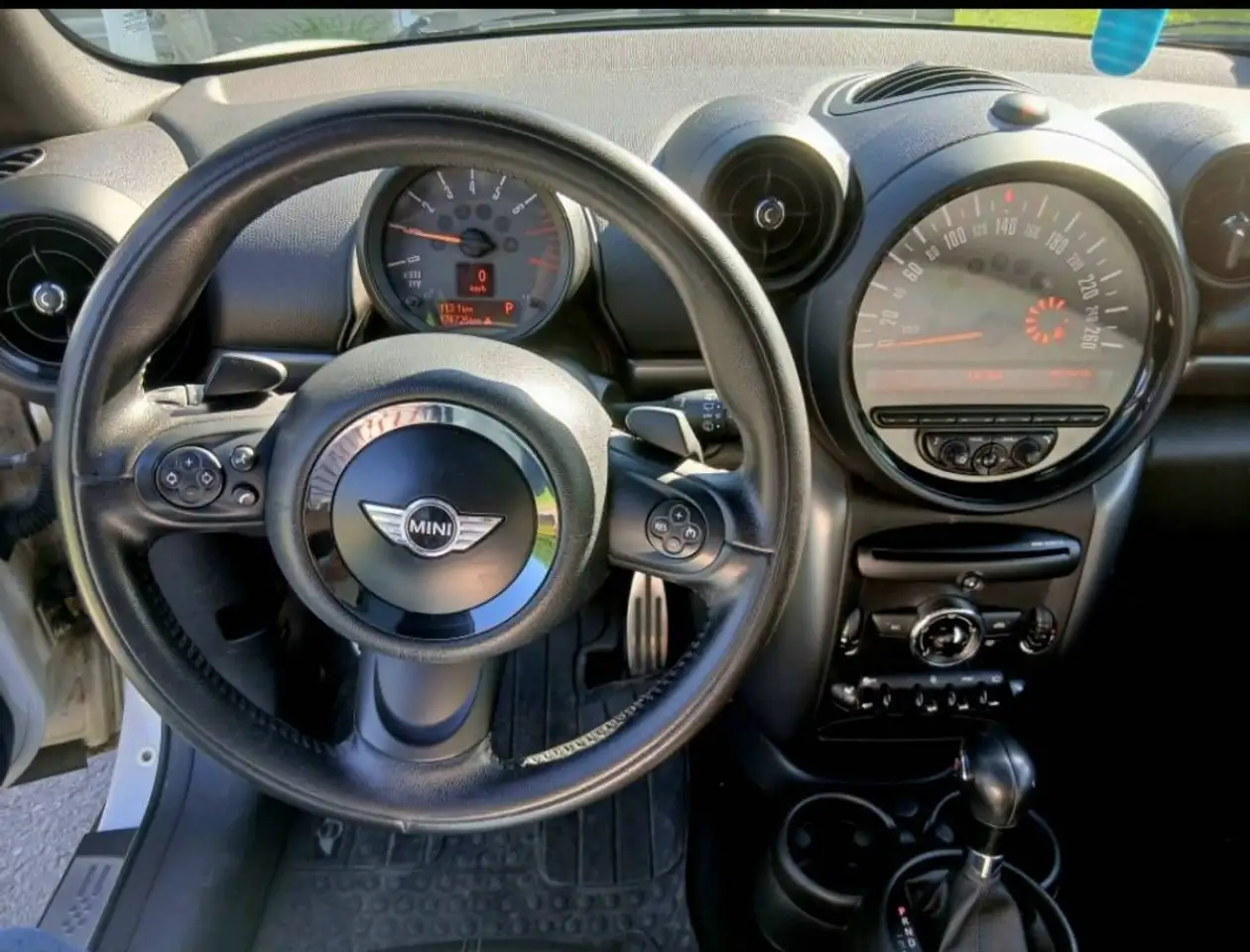 MINI Cooper Countryman снимка MINI Cooper Countryman