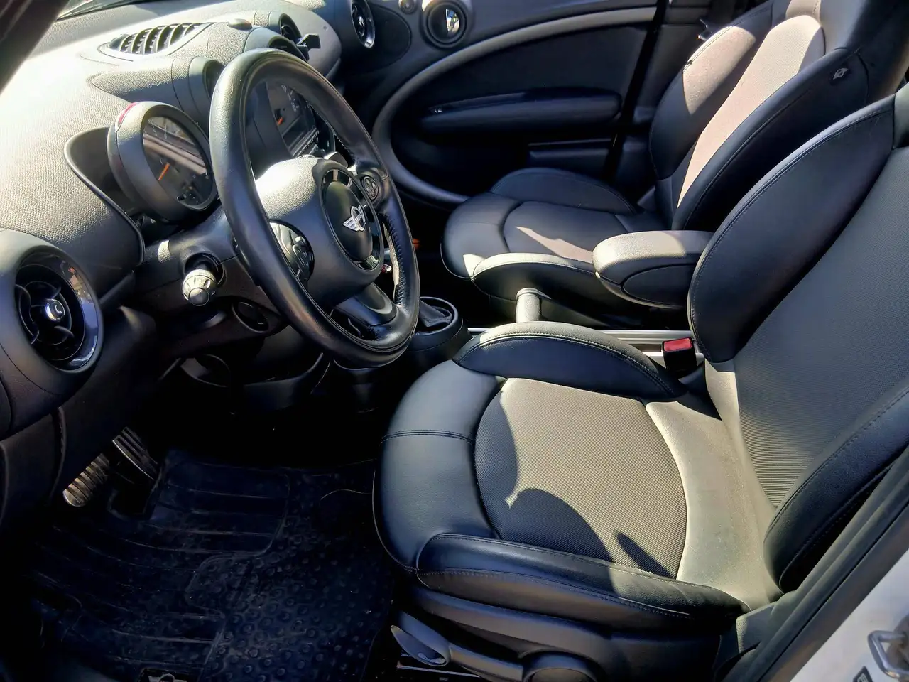 MINI Cooper Countryman снимка MINI Cooper Countryman