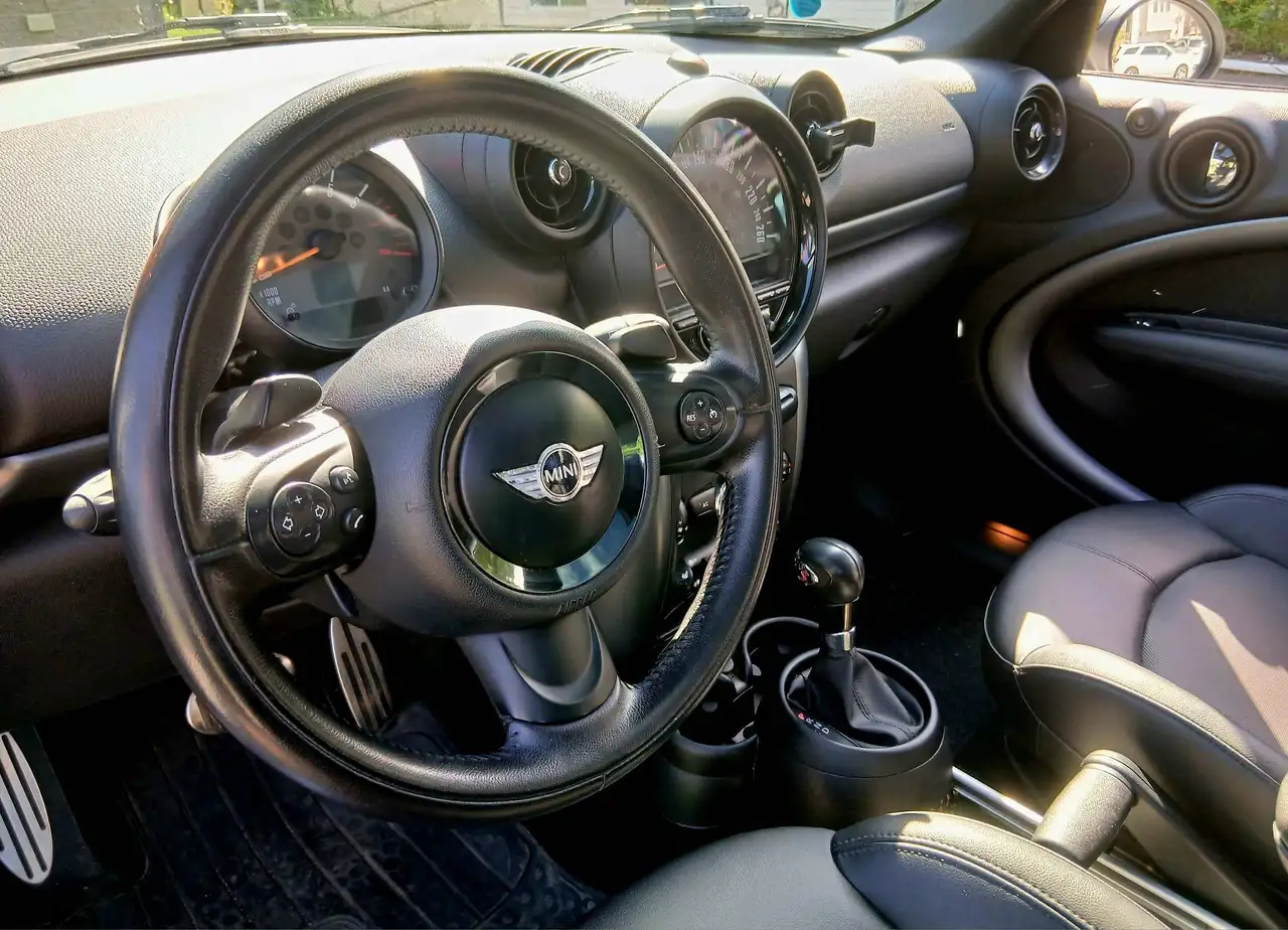 MINI Cooper Countryman снимка MINI Cooper Countryman