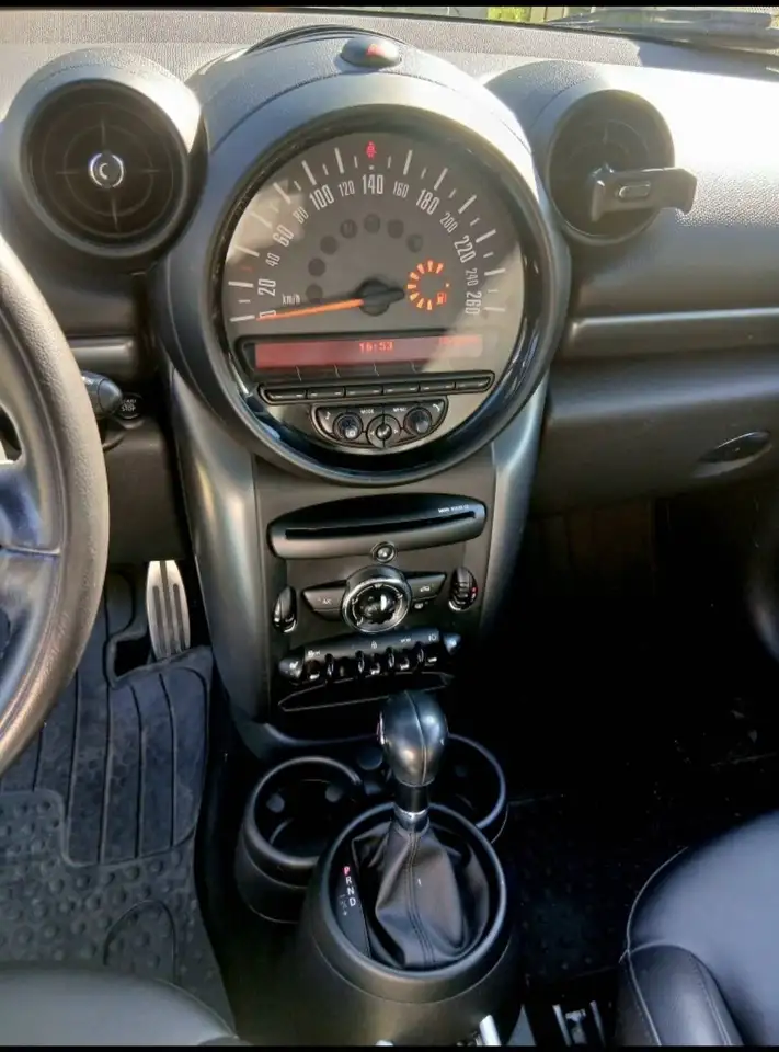 MINI Cooper Countryman снимка MINI Cooper Countryman