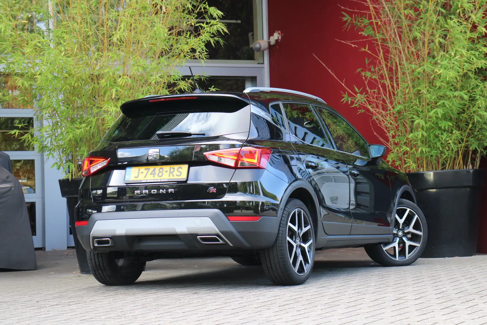 SEAT Arona 1.0 TSI FR Limited Edition | 1e eig. | NL auto | N Noir - 2