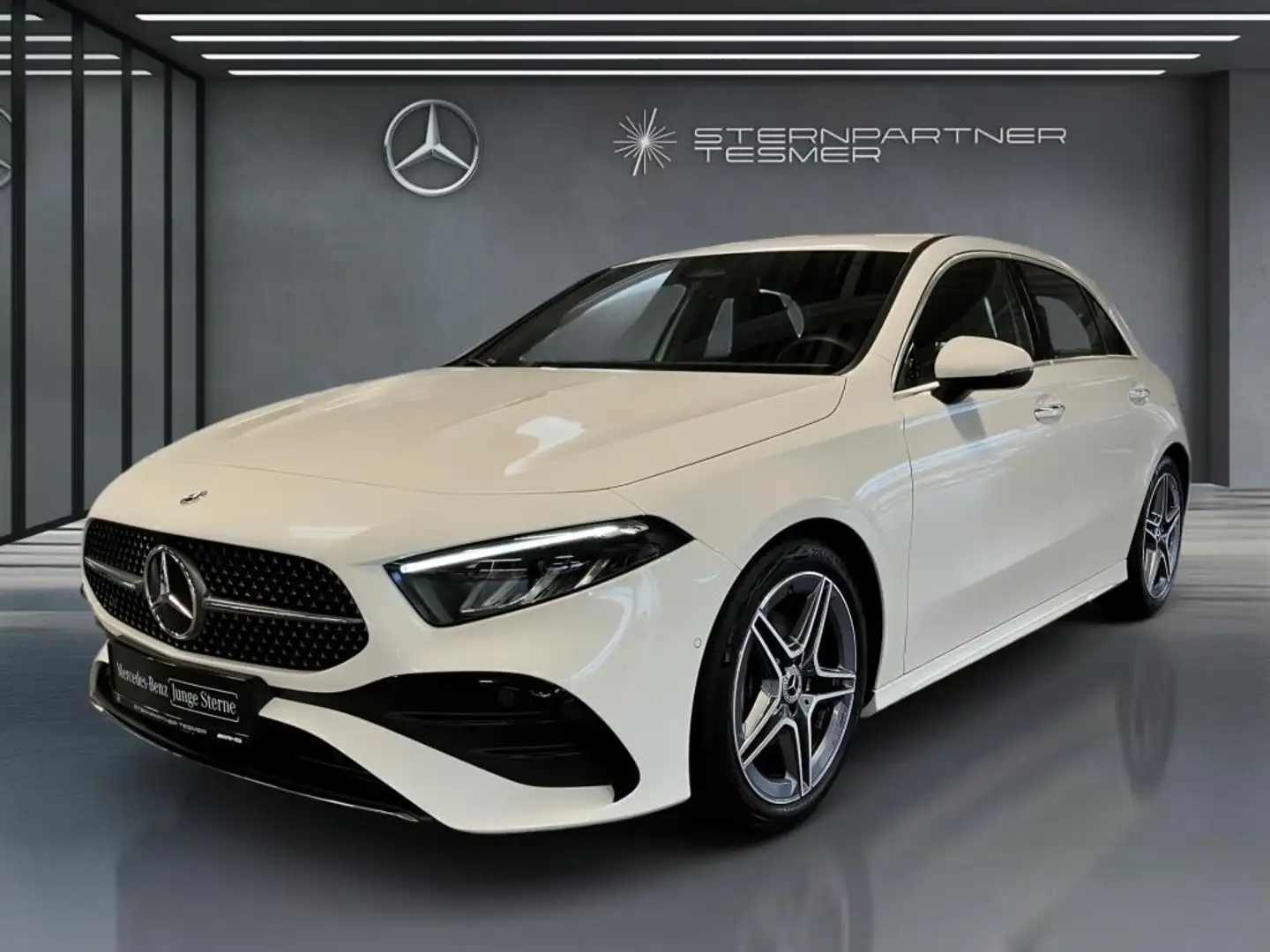 Mercedes-Benz A 200 AMG +SHZ+PDC+KAMERA+MBUX+LED+AMBIENTE Weiß - 1