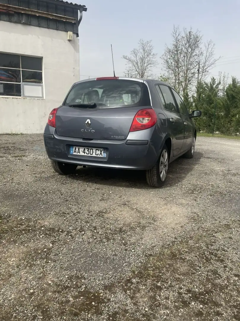 Renault Clio III 1.2 16V 75 Ethanol eco2 Expression Gris - 2