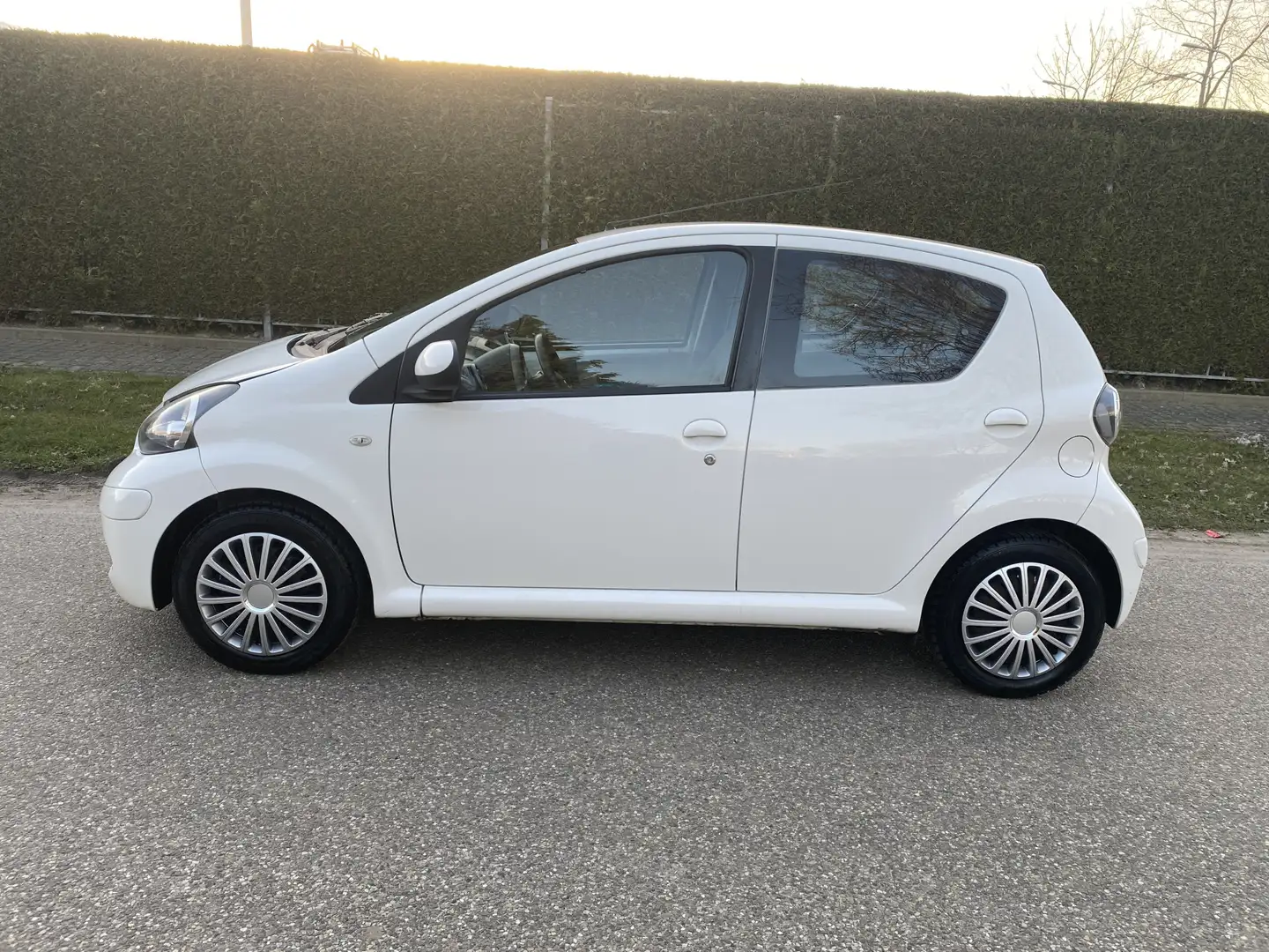 Toyota Aygo 1.0-12V Comfort 5 deurs origineel Nederlands Nw ap Wit - 2
