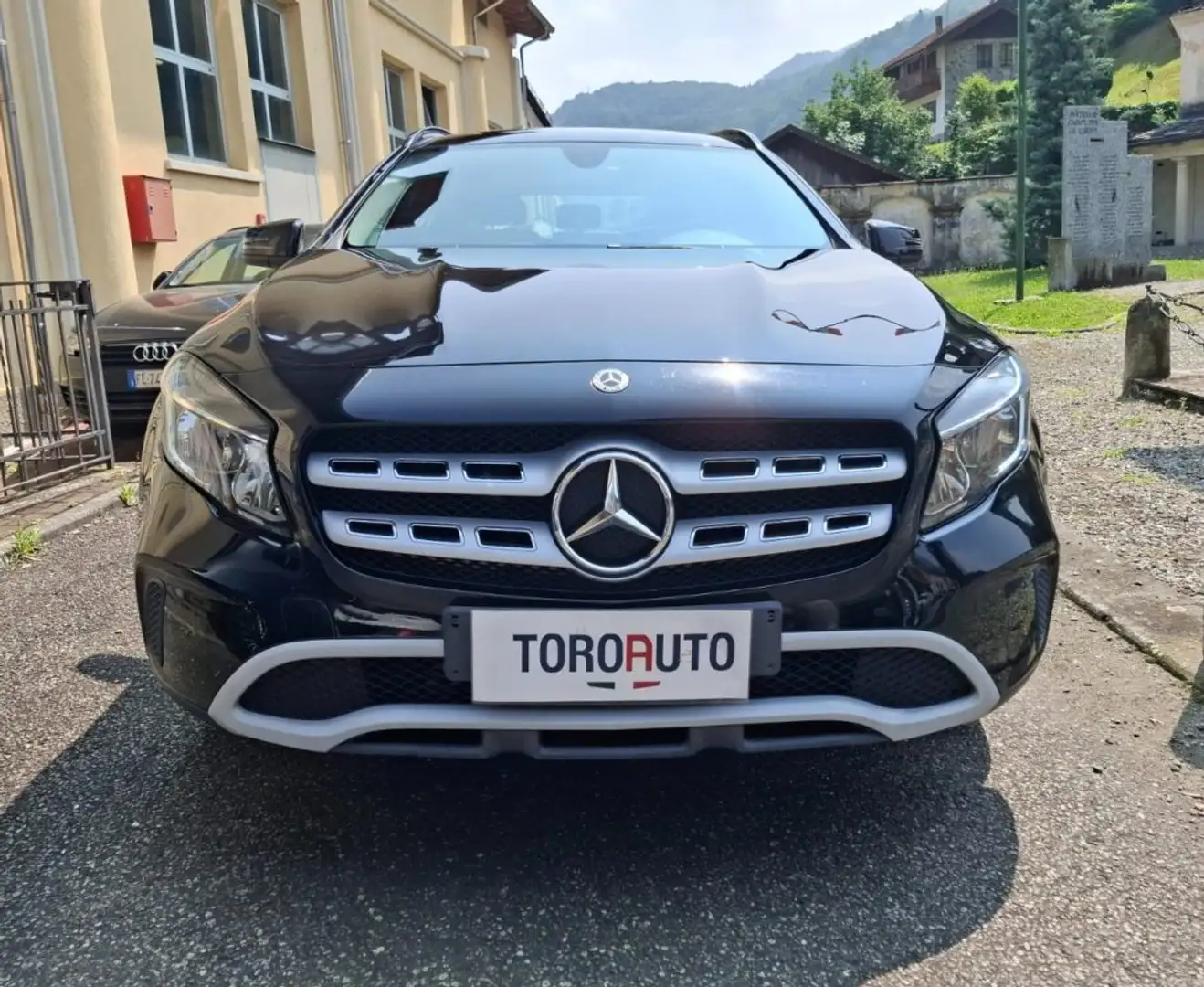 Mercedes-Benz GLA 200 d Automatic Business Nero - 2