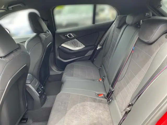 BMW 1 Series view 11