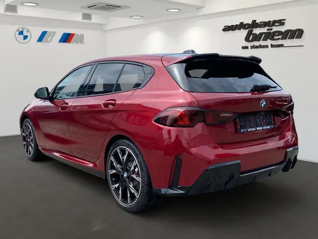 BMW 1 Series view 4
