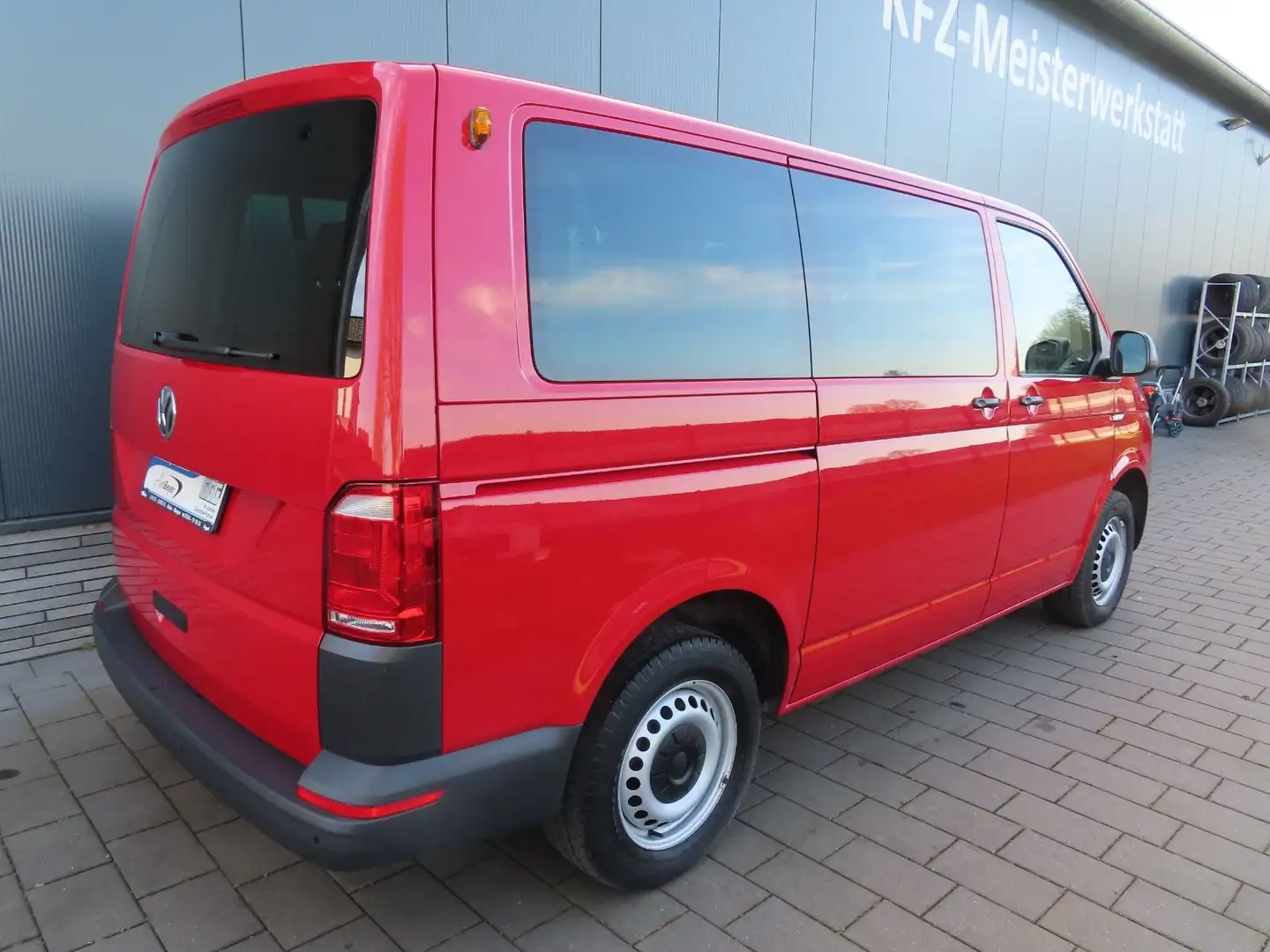Volkswagen T6 Transp. 2,0TDI Kombi  Klima PDC 1.Hd  9.Sitze Rouge - 2