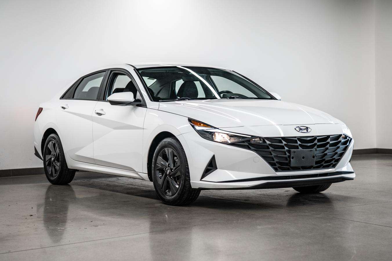 2023 Hyundai Elantra Preferred MAGS+VOLANT/SIEGES.CHAUFF+CARPLAY — снимка 1